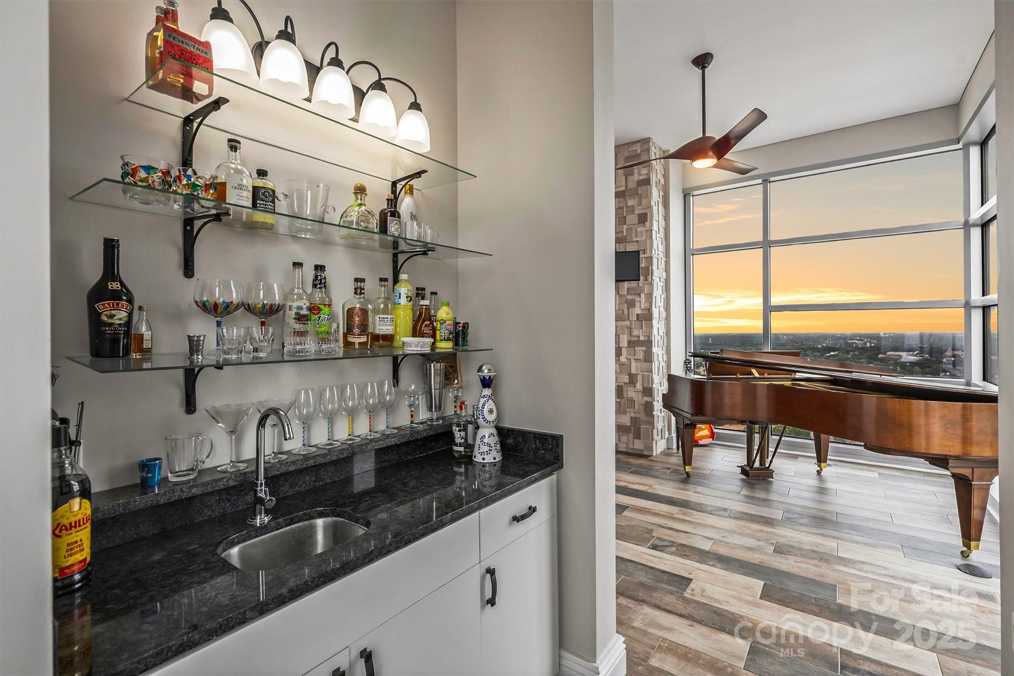 333 W Trade Street 2704 Property Photo 18