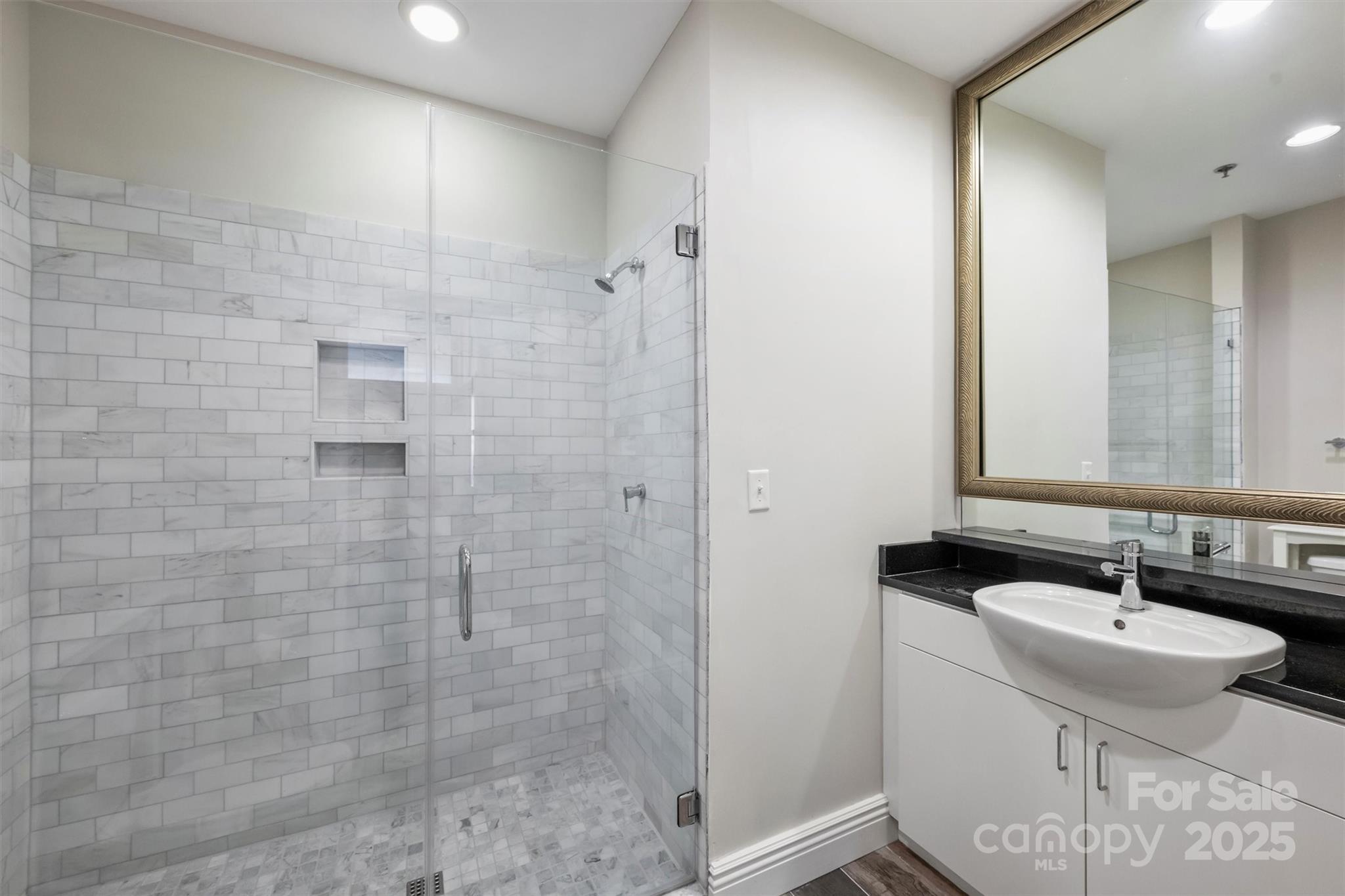 333 W Trade Street 2704 Property Photo 20