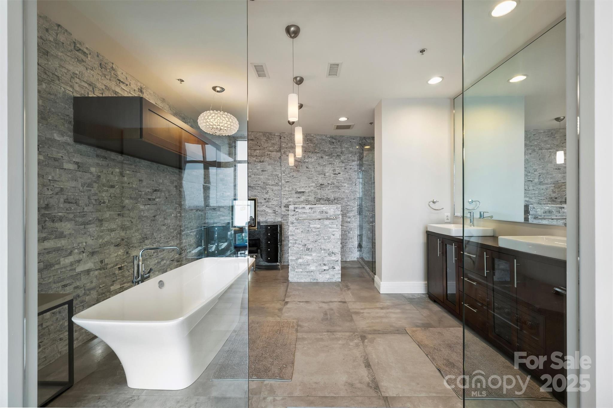 333 W Trade Street 2704 Property Photo 23