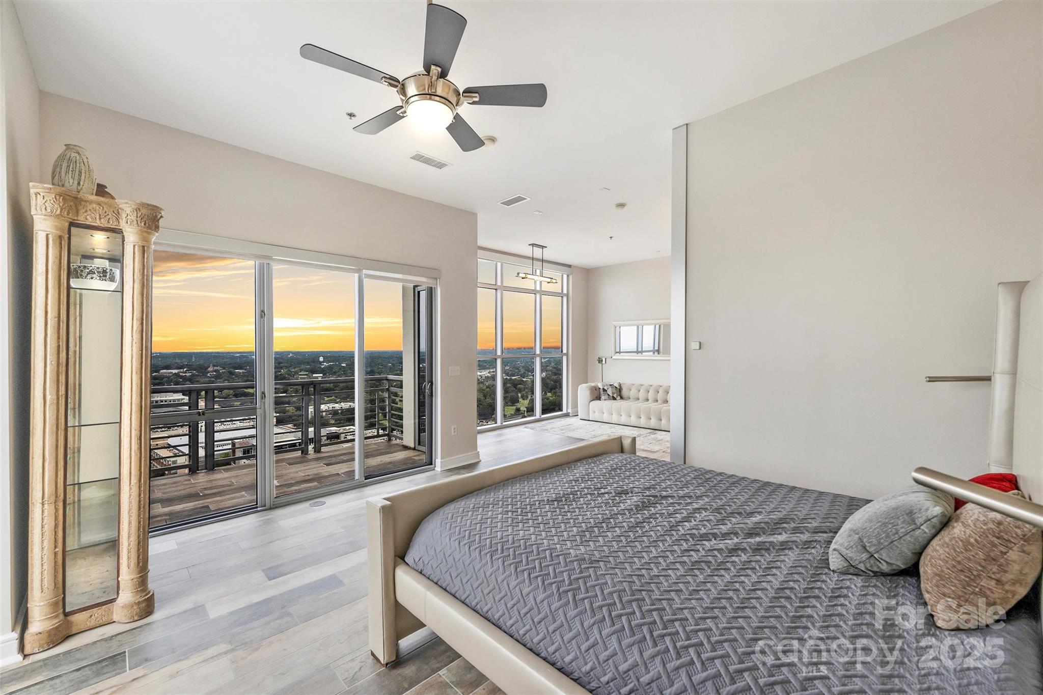 333 W Trade Street 2704 Property Photo 29