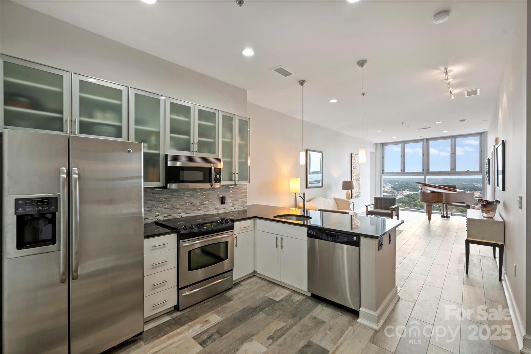 333 W Trade Street 2704 Property Photo 38