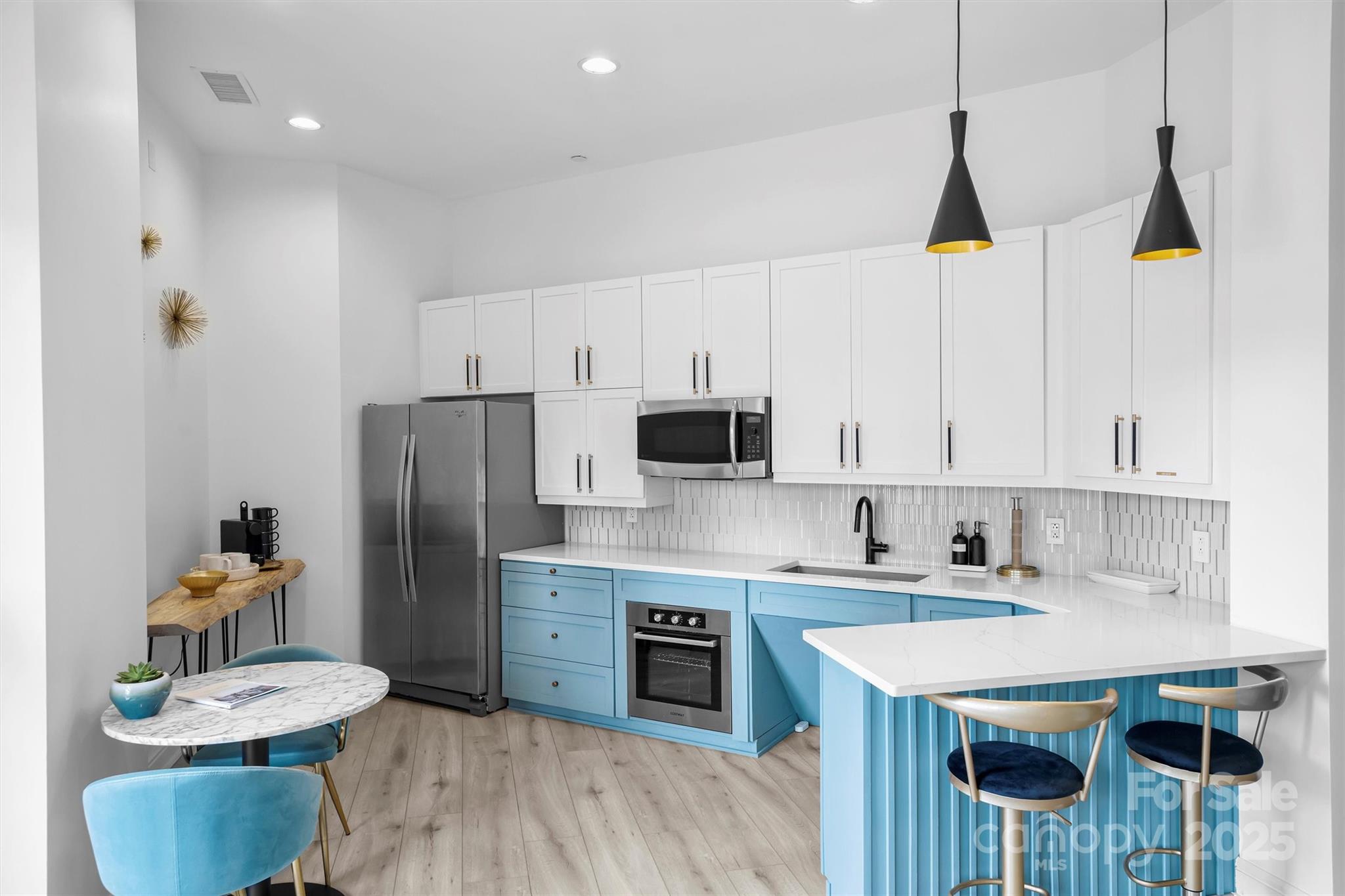 333 W Trade Street 2704 Property Photo 43