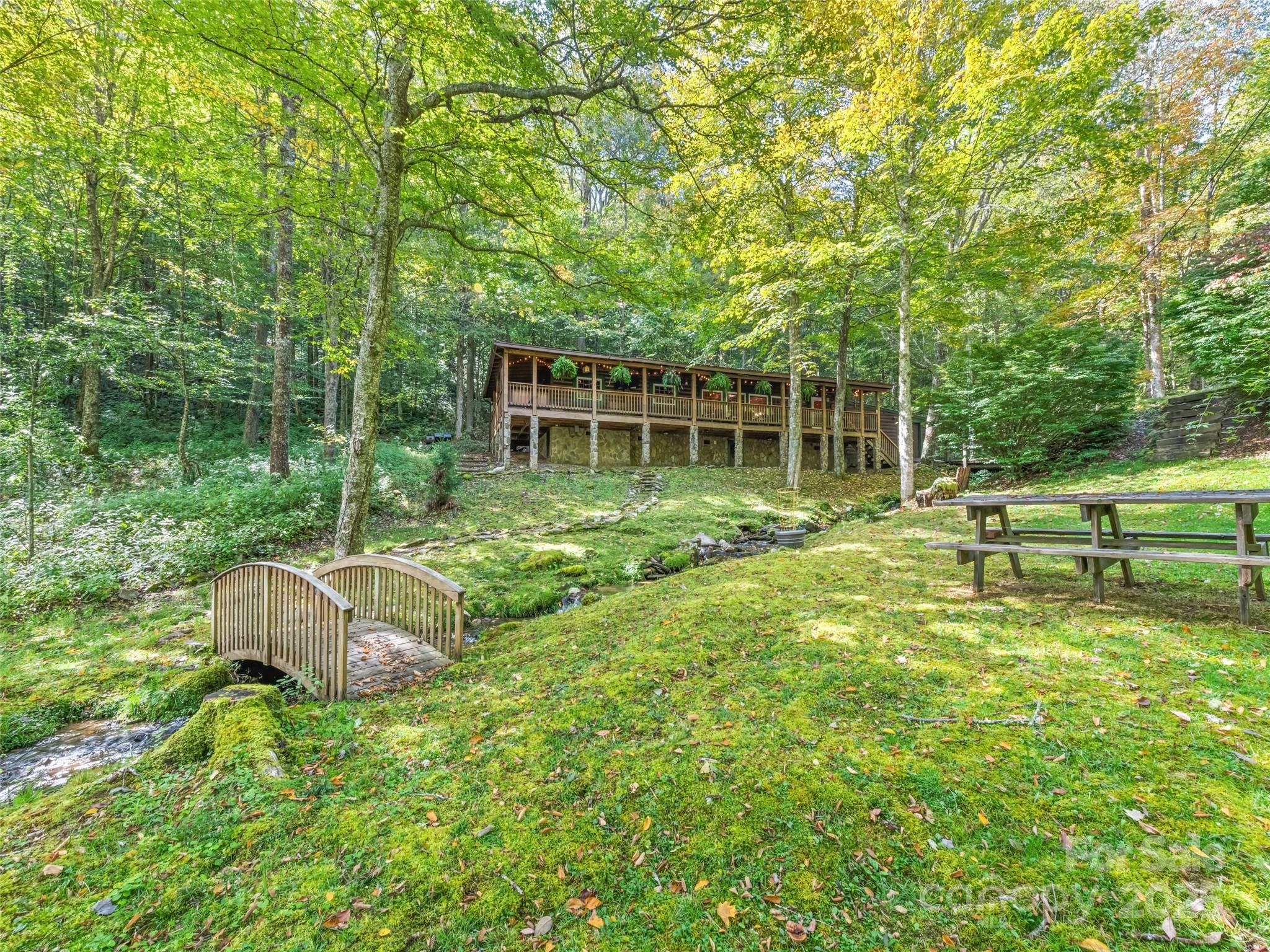 839 Wolf Laurel Drive Property Photo 1