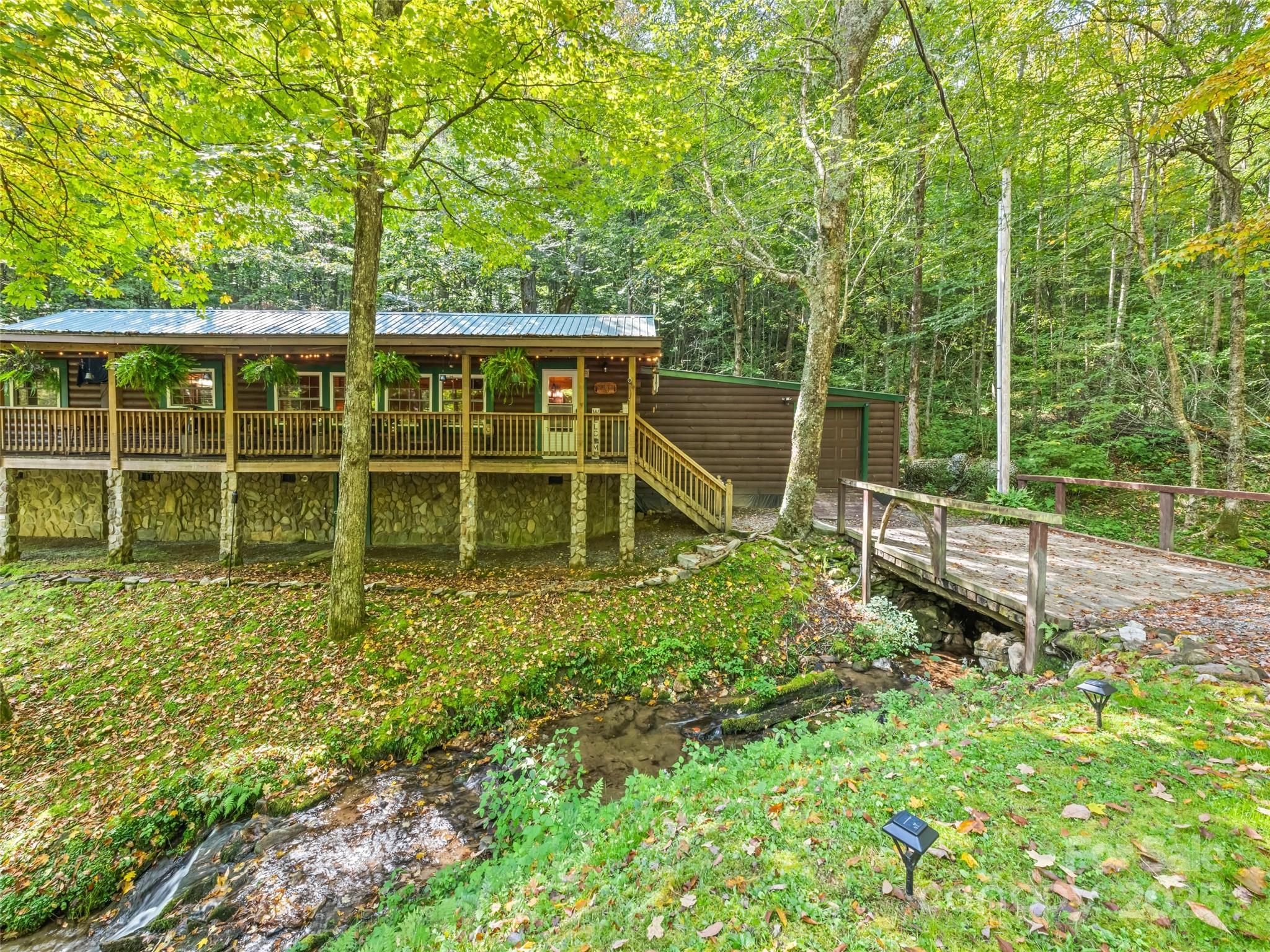 839 Wolf Laurel Drive Property Photo 4