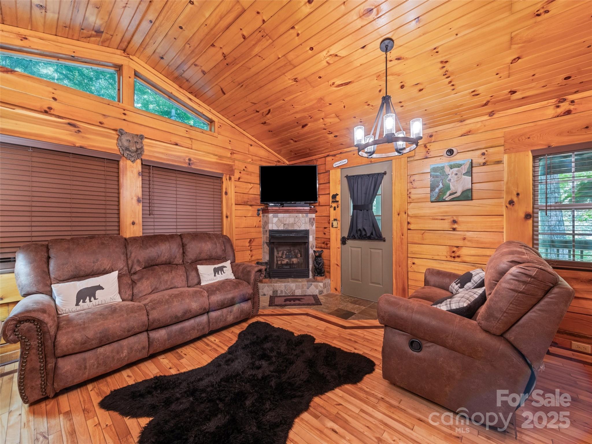 839 Wolf Laurel Drive Property Photo 13