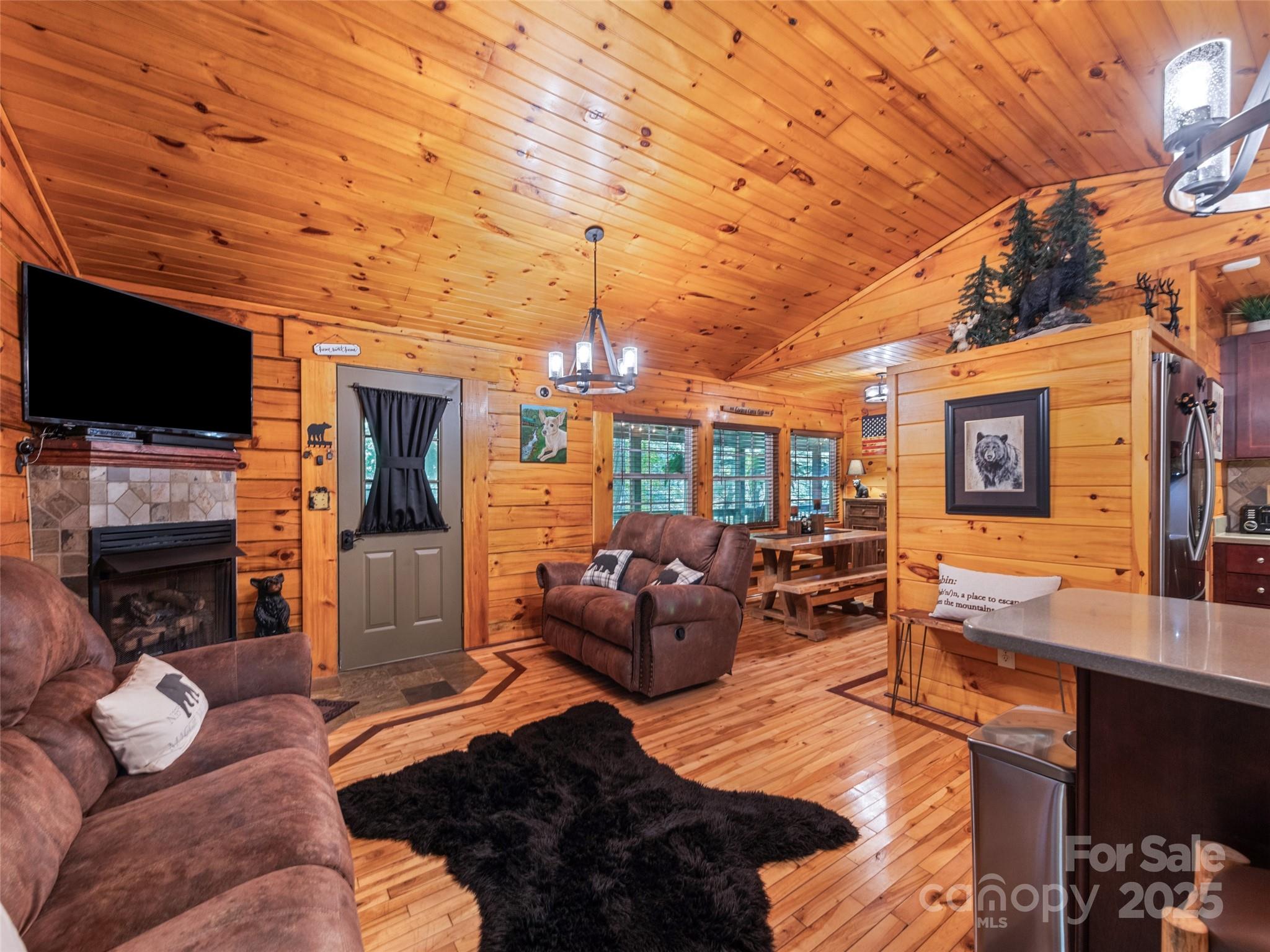 839 Wolf Laurel Drive Property Photo 15