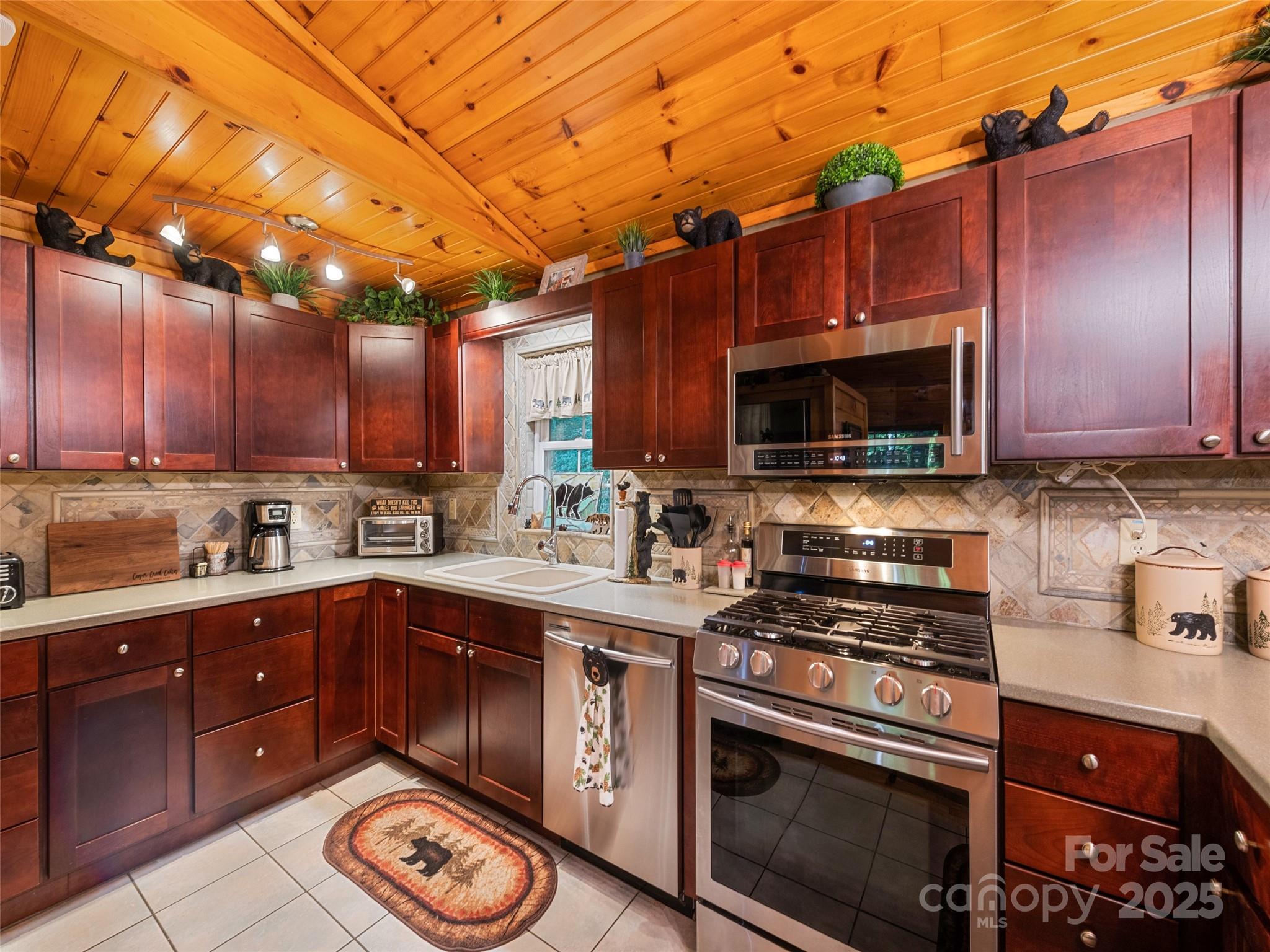 839 Wolf Laurel Drive Property Photo 18