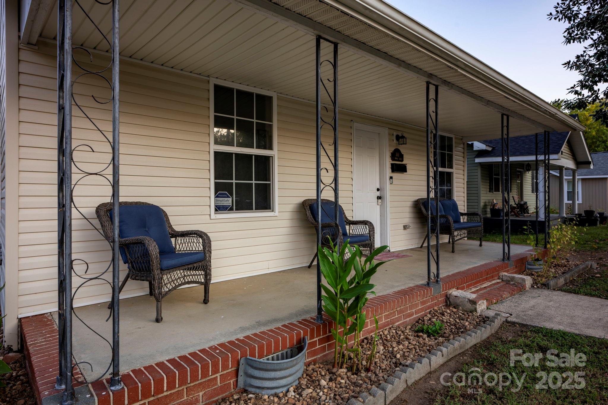 301 S Spruce Street Property Photo 7