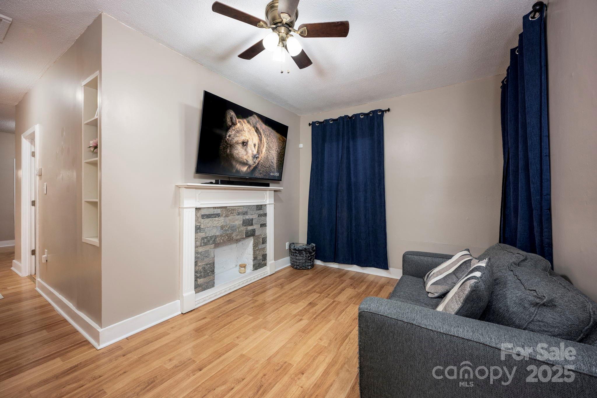 301 S Spruce Street Property Photo 8