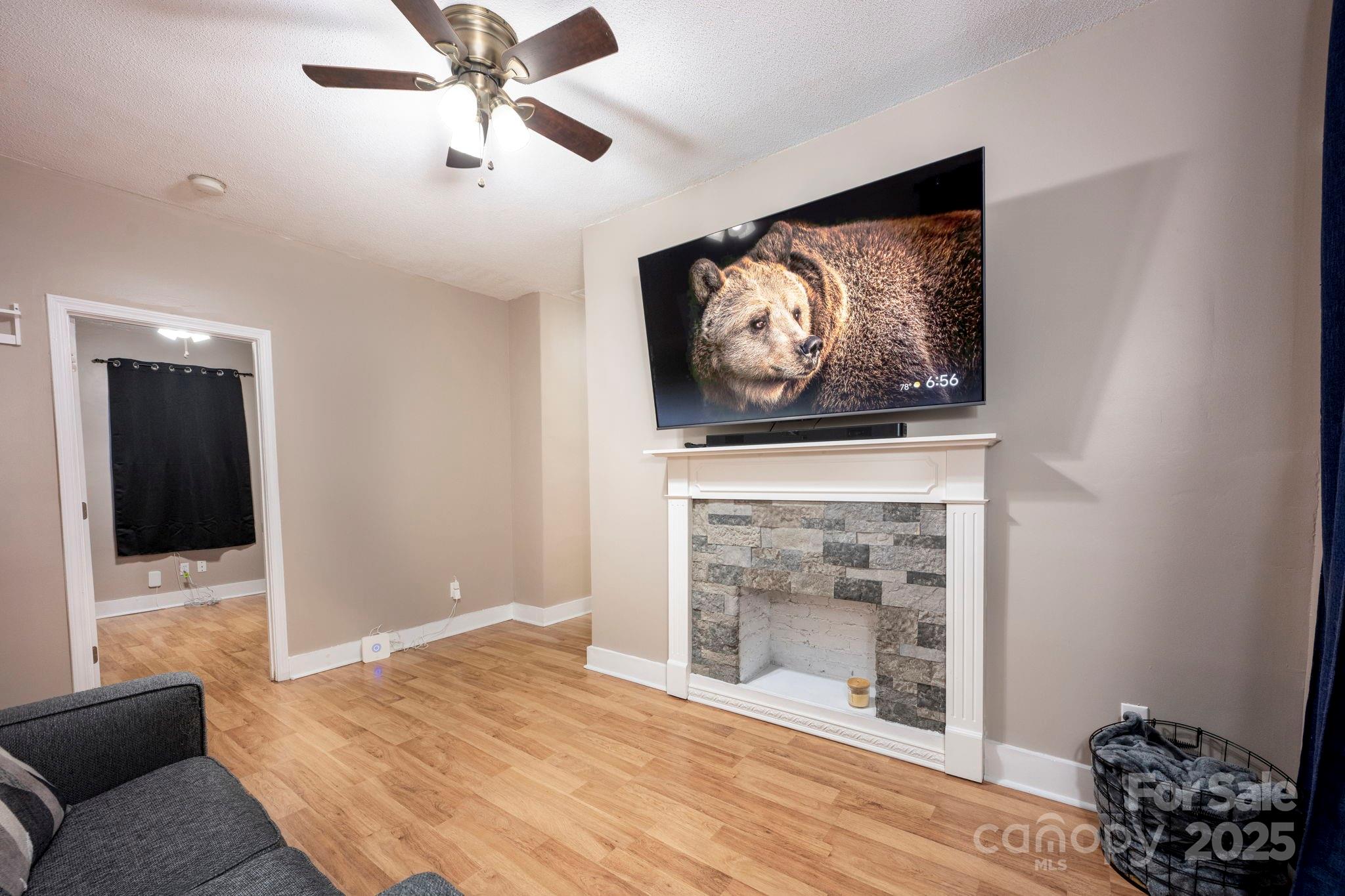 301 S Spruce Street Property Photo 9