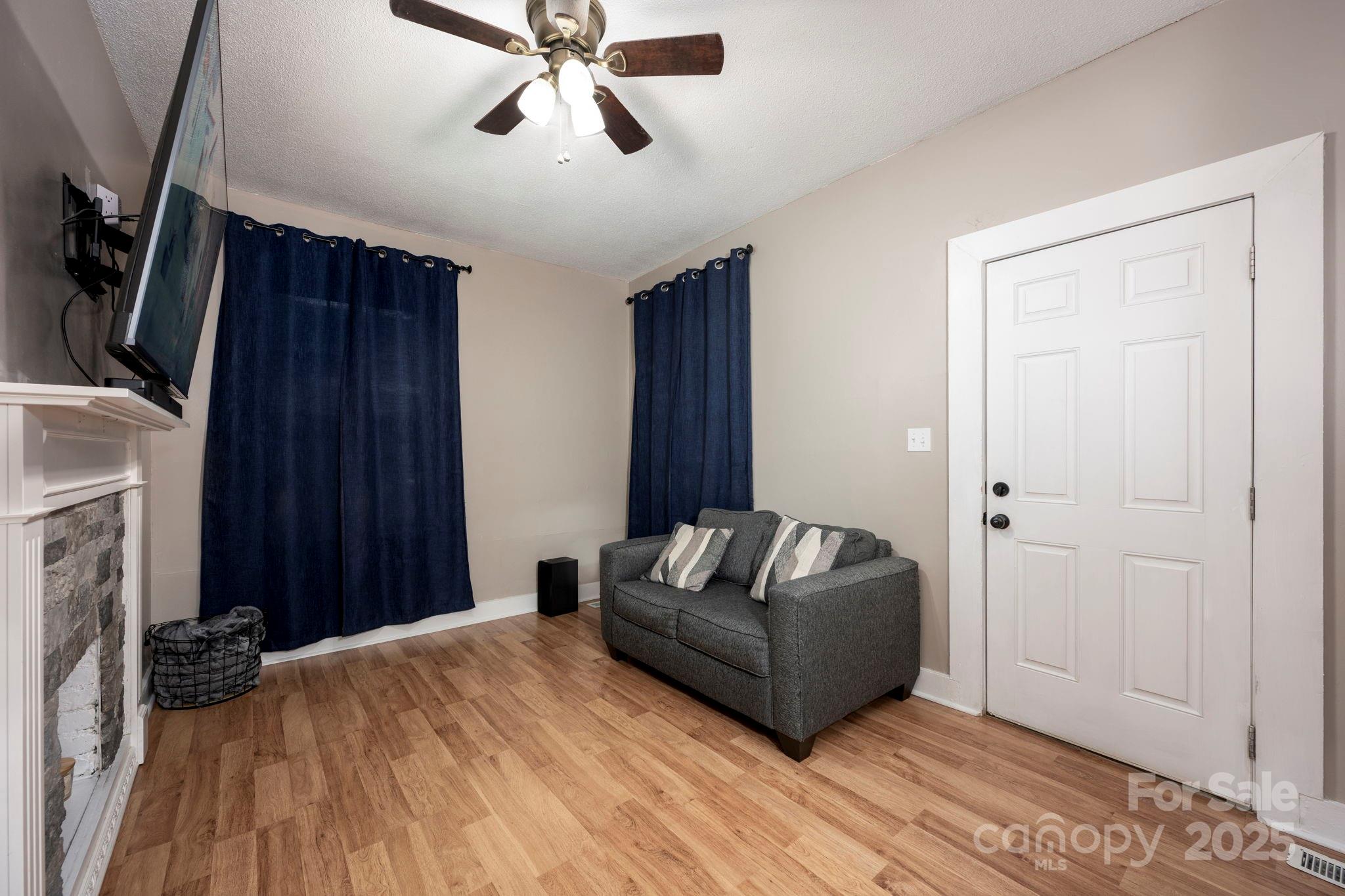 301 S Spruce Street Property Photo 10