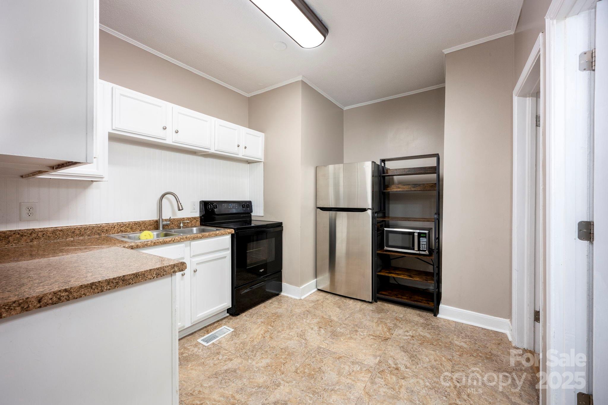 301 S Spruce Street Property Photo 14