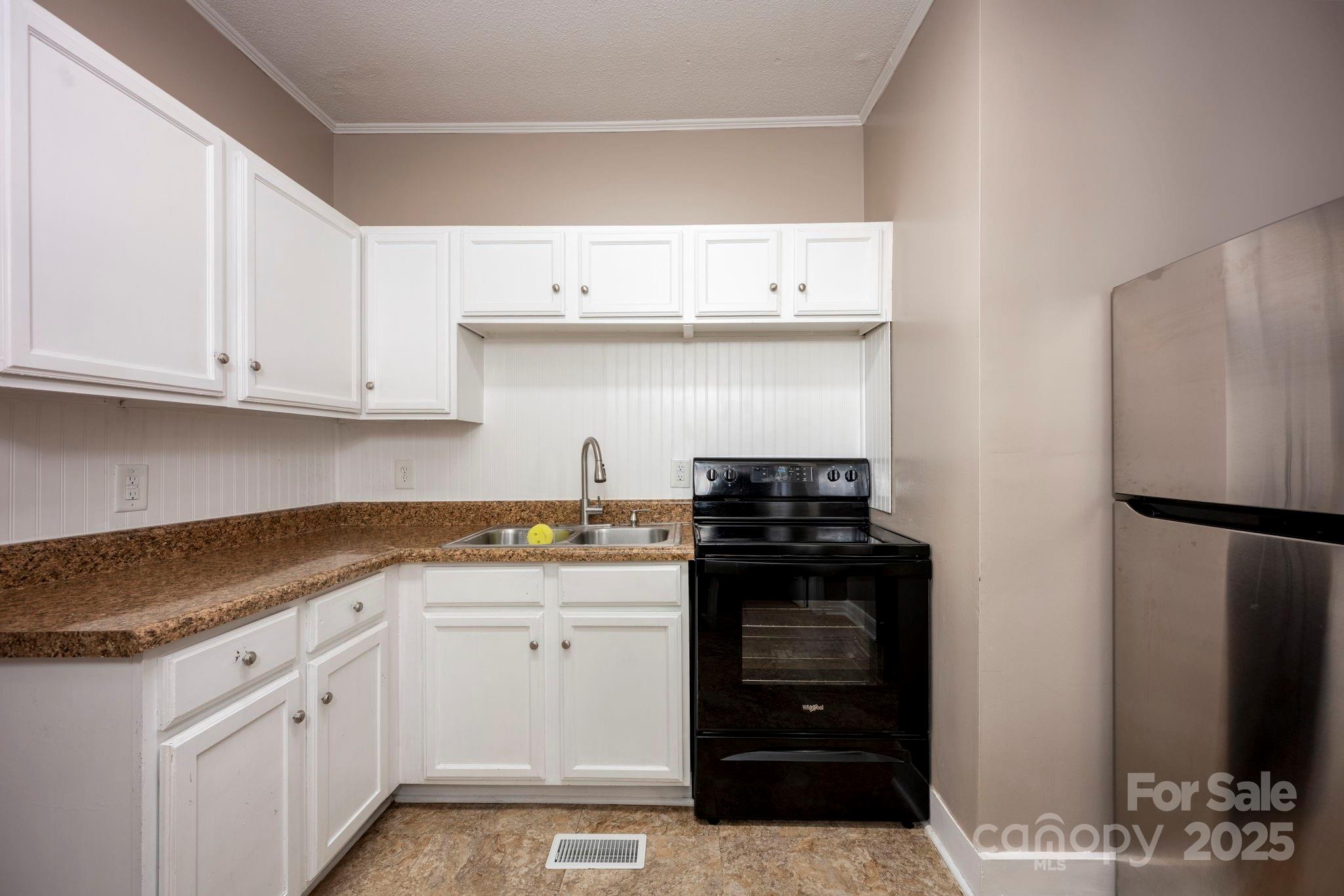 301 S Spruce Street Property Photo 15