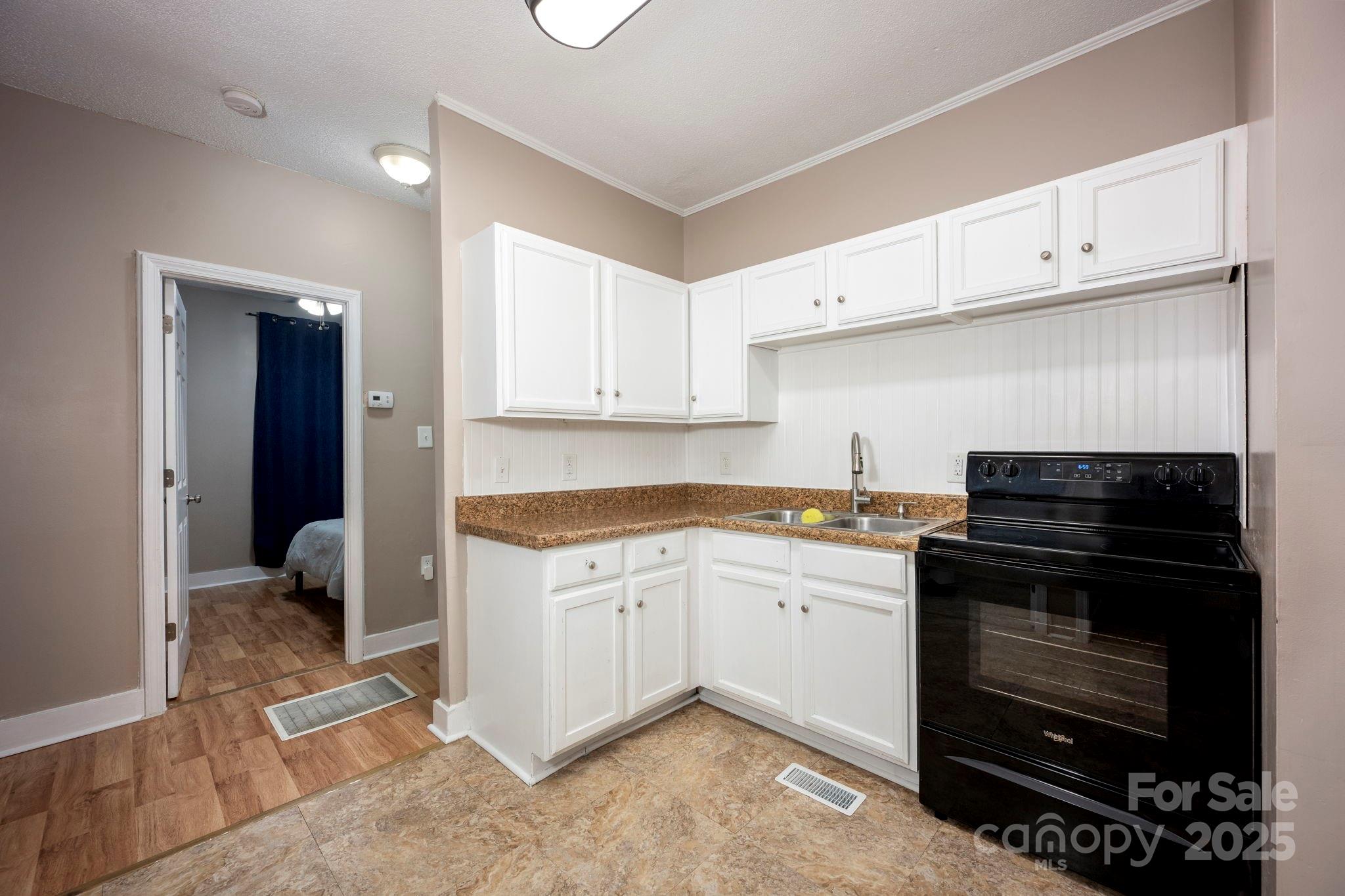 301 S Spruce Street Property Photo 16