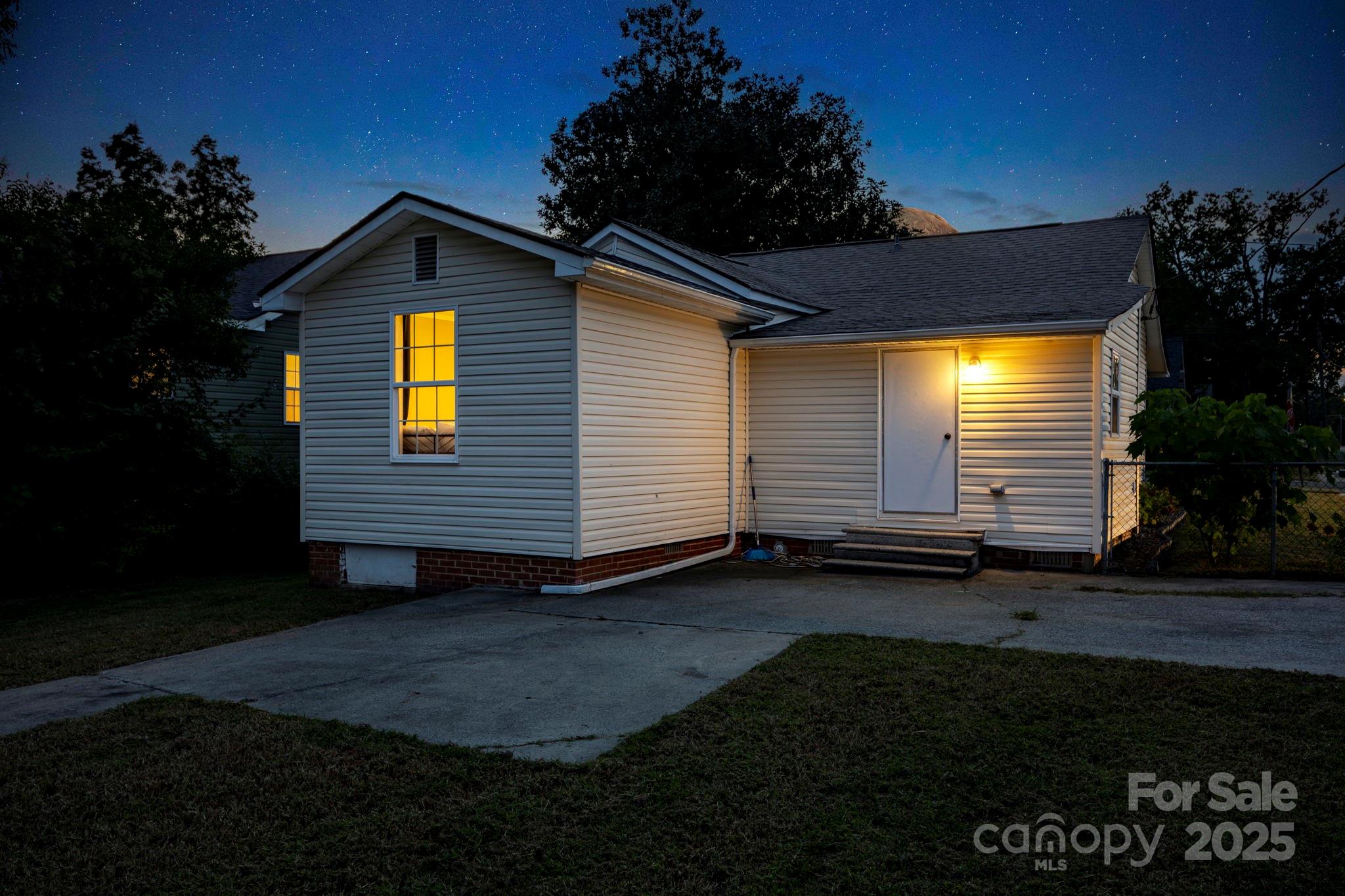 301 S Spruce Street Property Photo 25