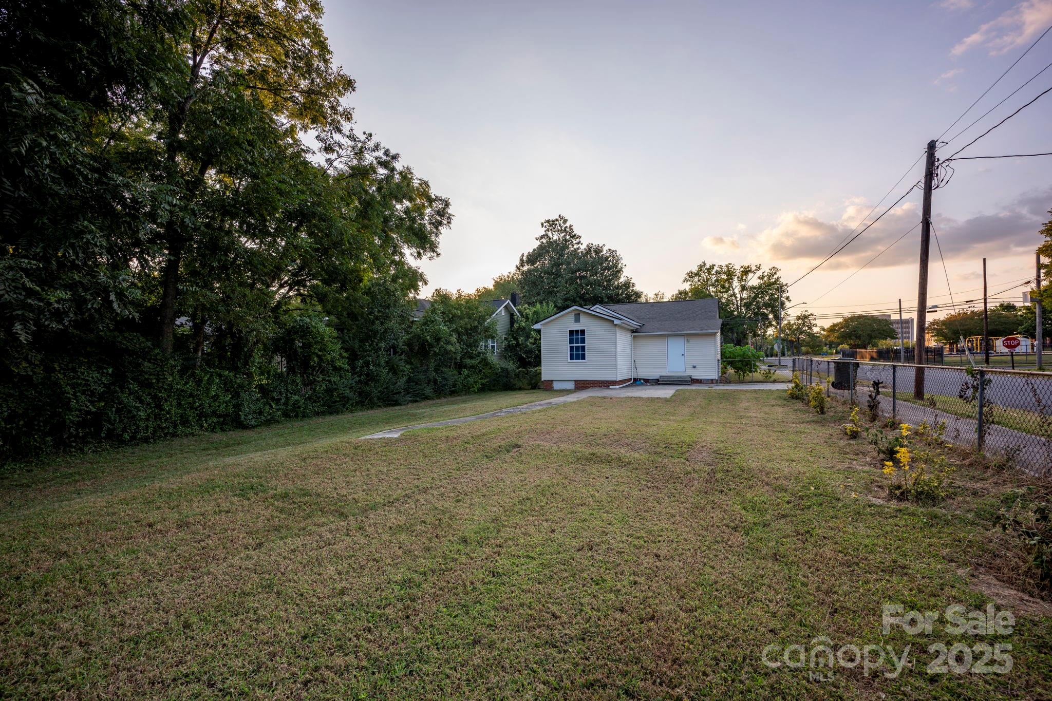 301 S Spruce Street Property Photo 28