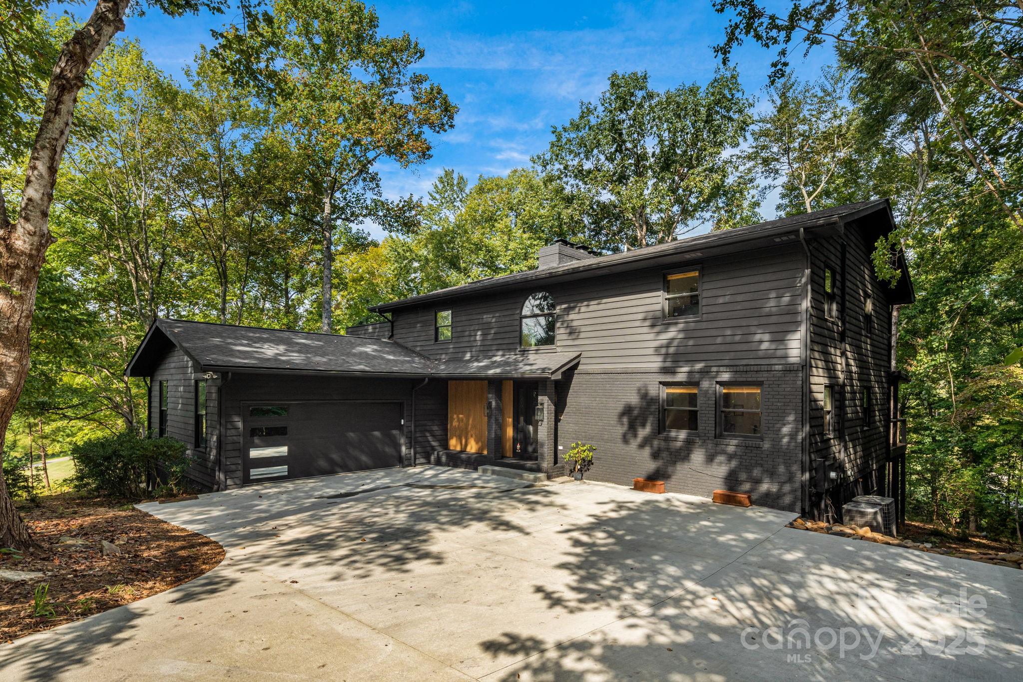 131 Jonadel Court Property Photo 3