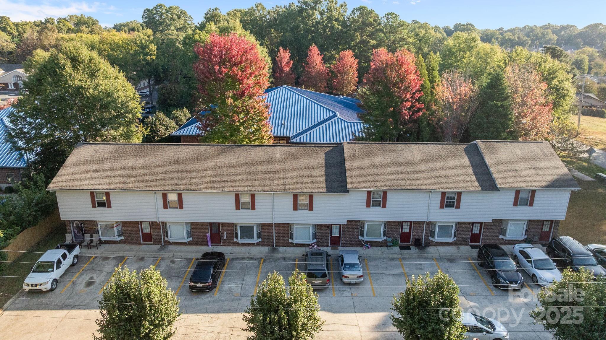 180 Glenwood Drive Property Photo 1