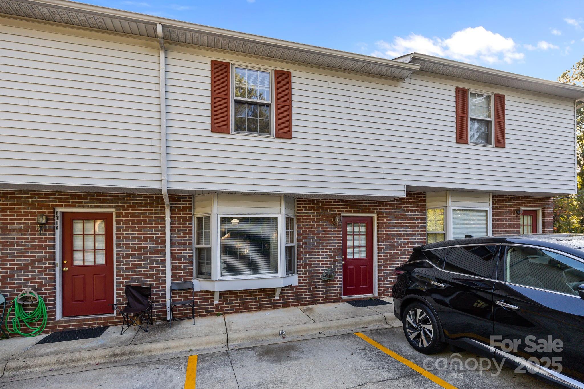 180 Glenwood Drive Property Photo 3