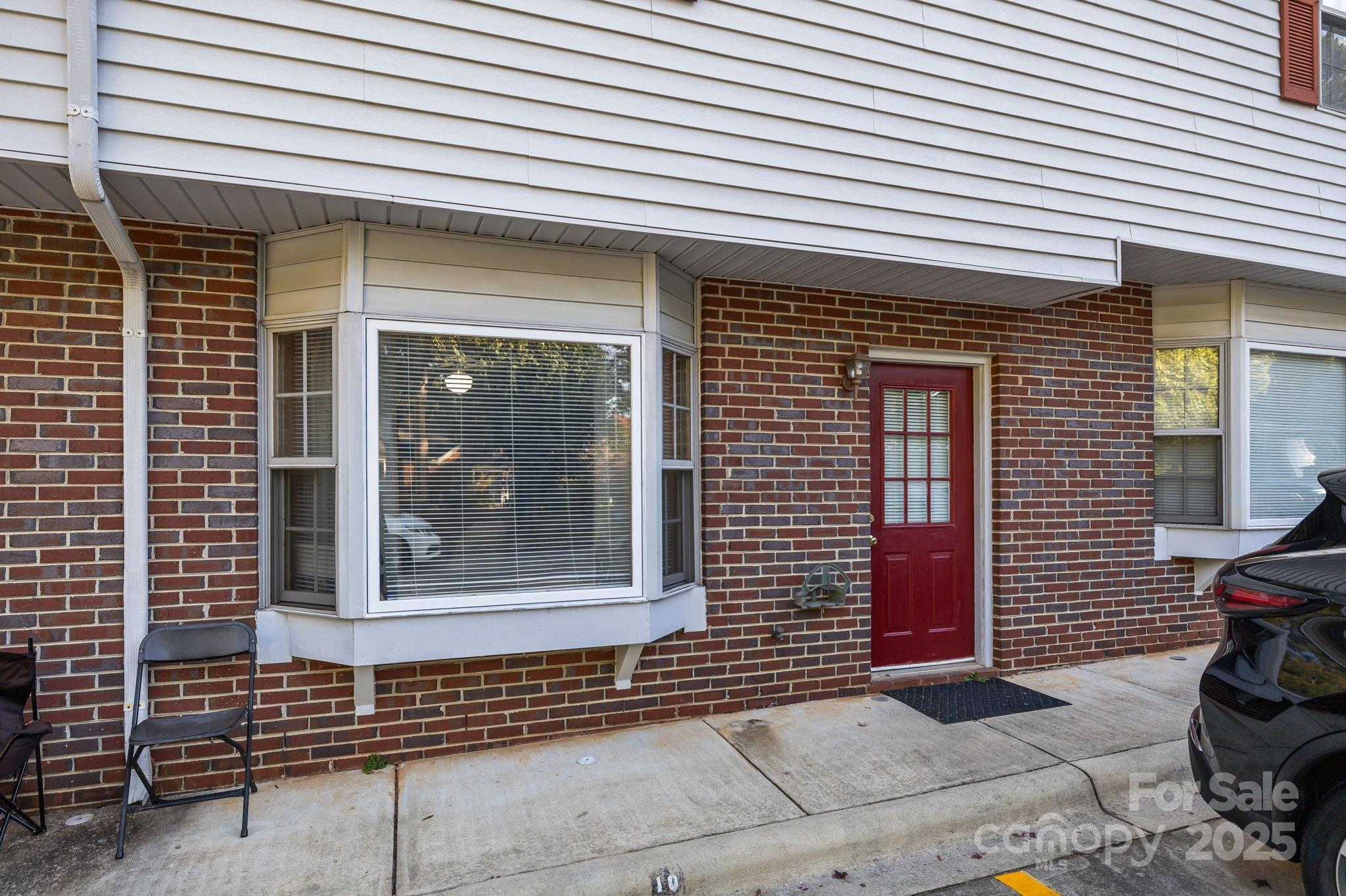 180 Glenwood Drive Property Photo 4