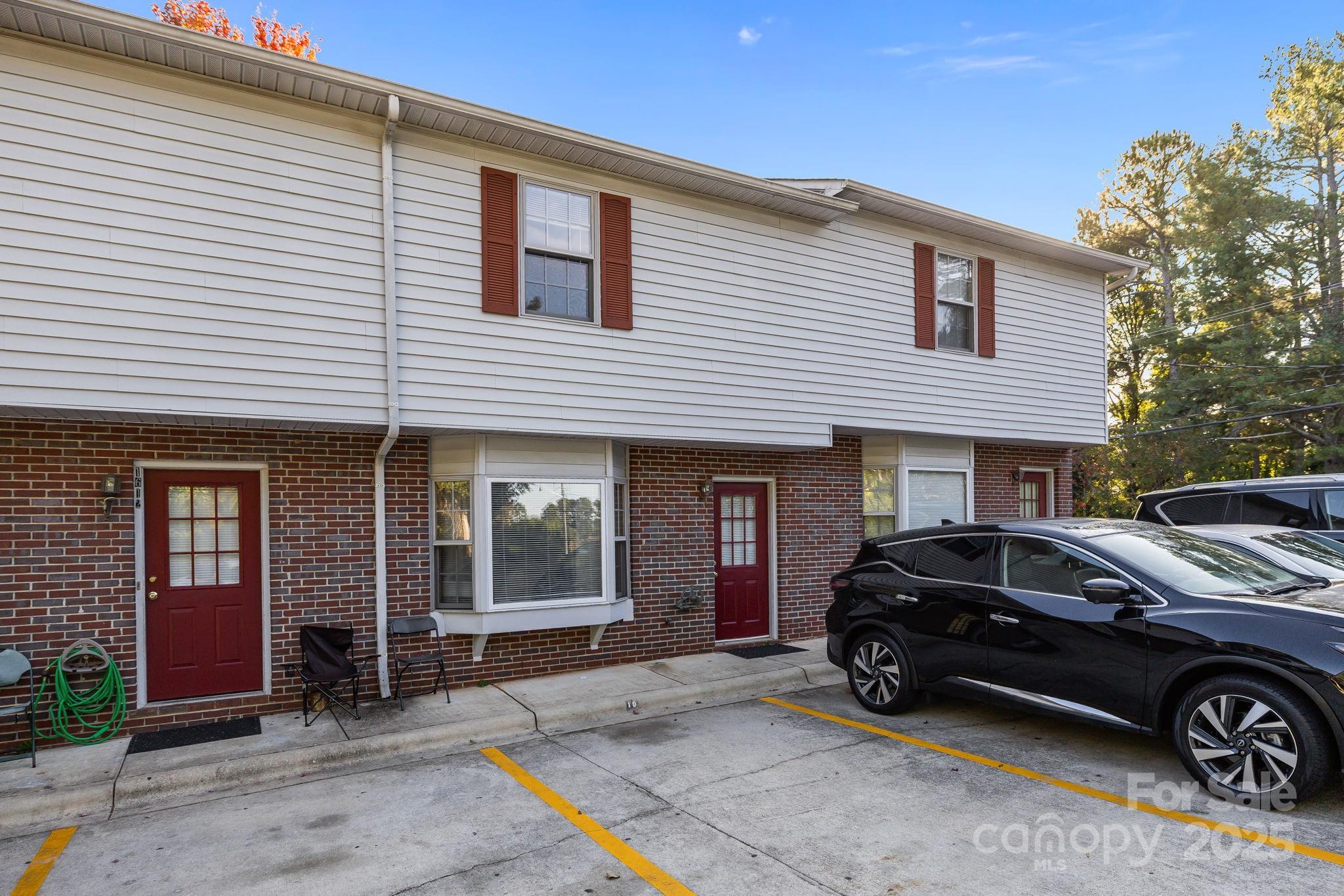 180 Glenwood Drive Property Photo 5