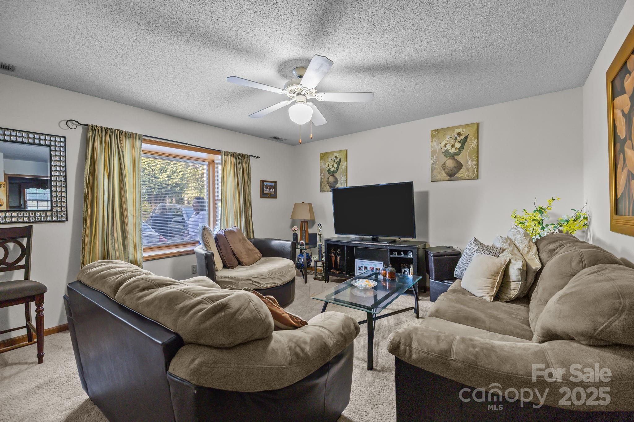 180 Glenwood Drive Property Photo 13