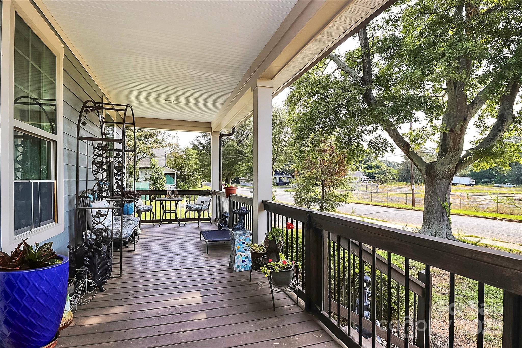 911 Earl Street Property Photo 7