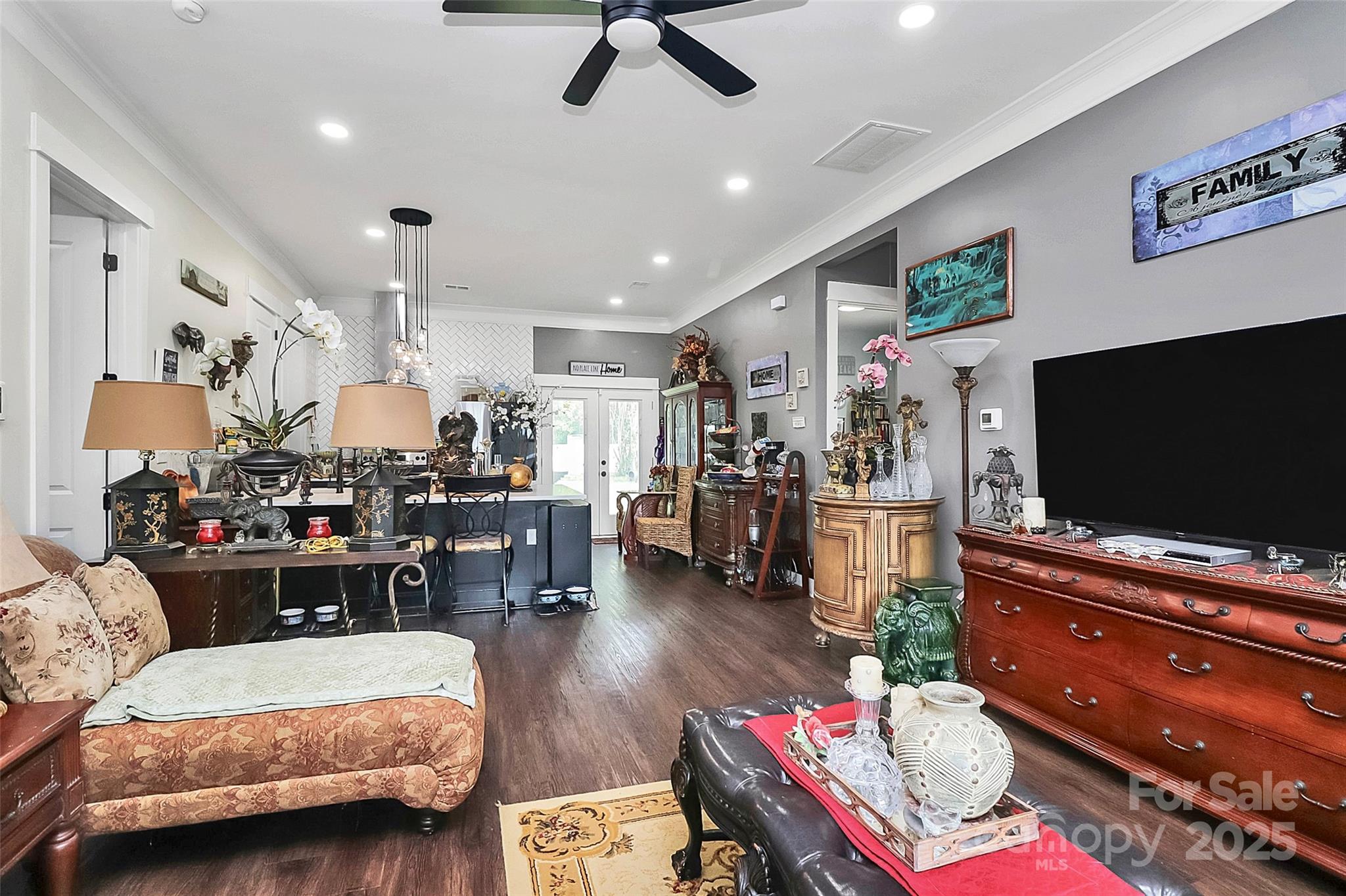 911 Earl Street Property Photo 9