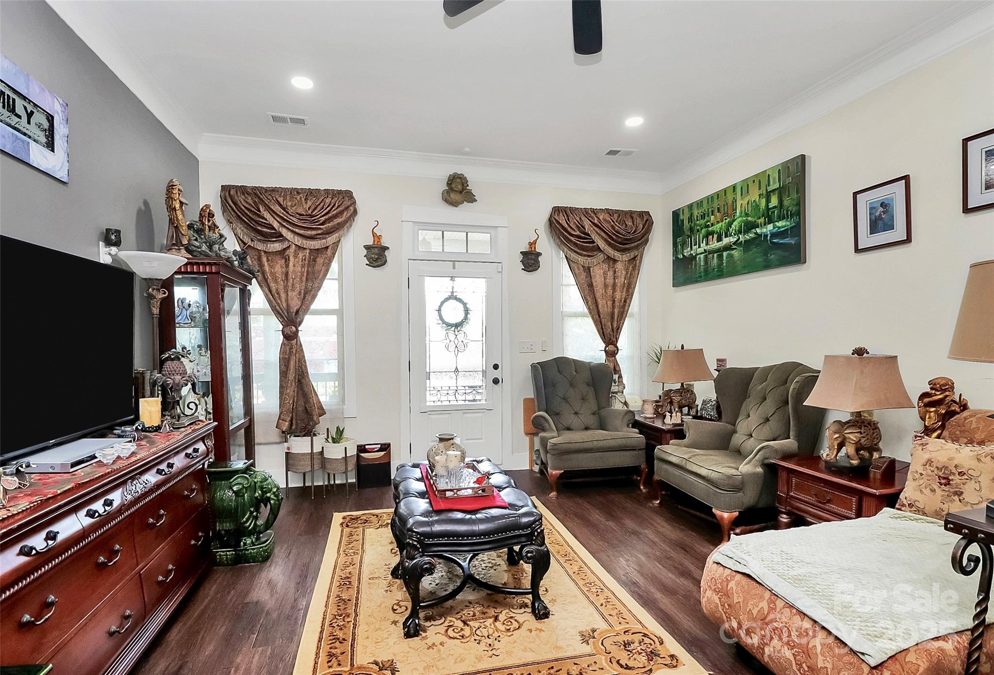 911 Earl Street Property Photo 11