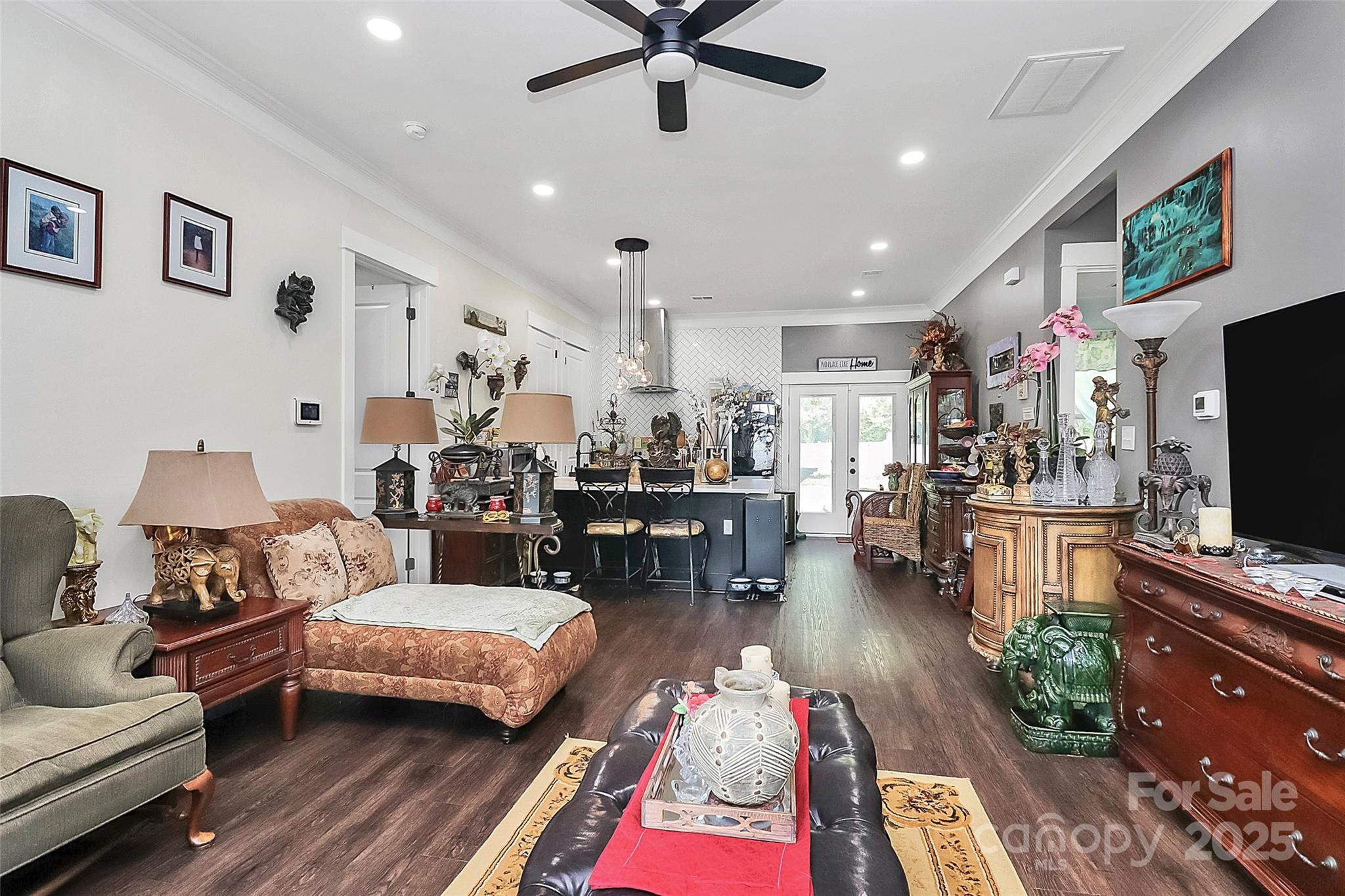 911 Earl Street Property Photo 12