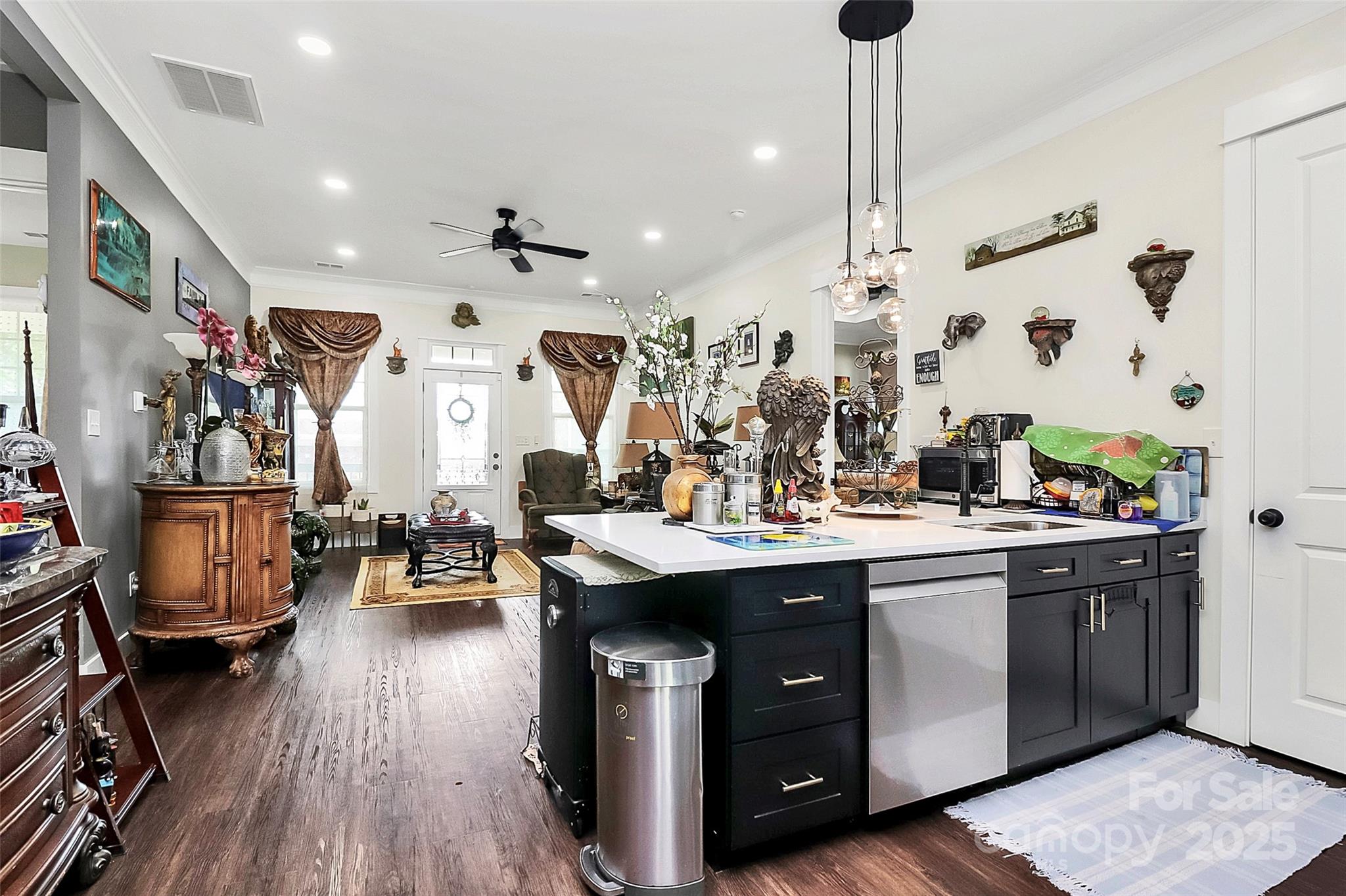 911 Earl Street Property Photo 13