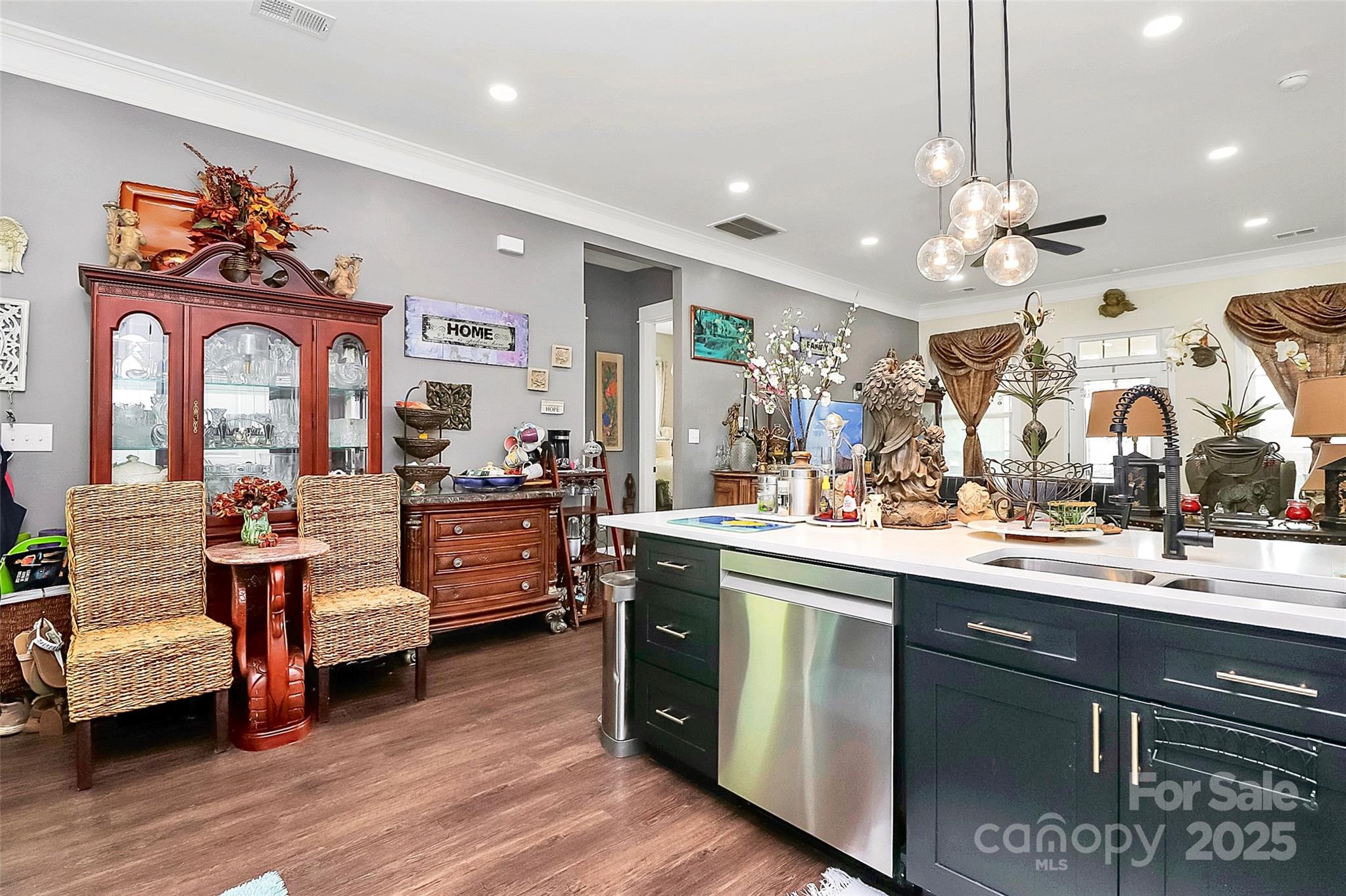 911 Earl Street Property Photo 14