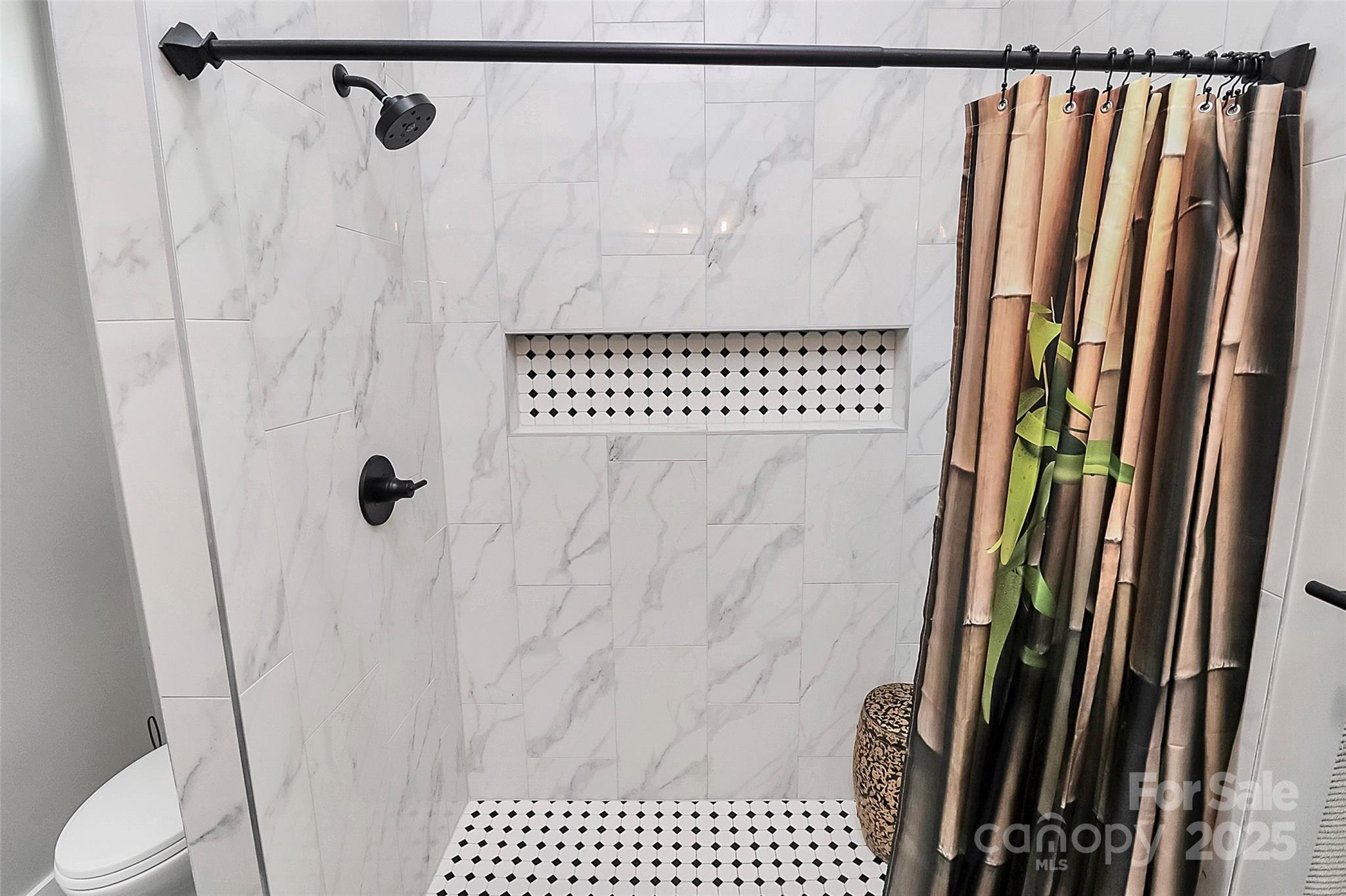 911 Earl Street Property Photo 22