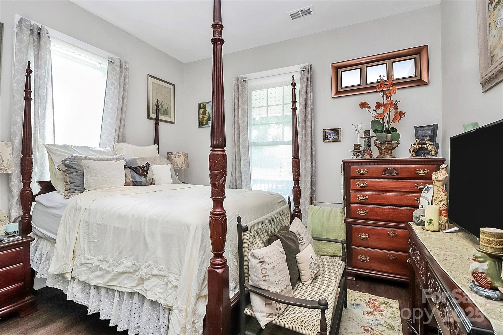 911 Earl Street Property Photo 27