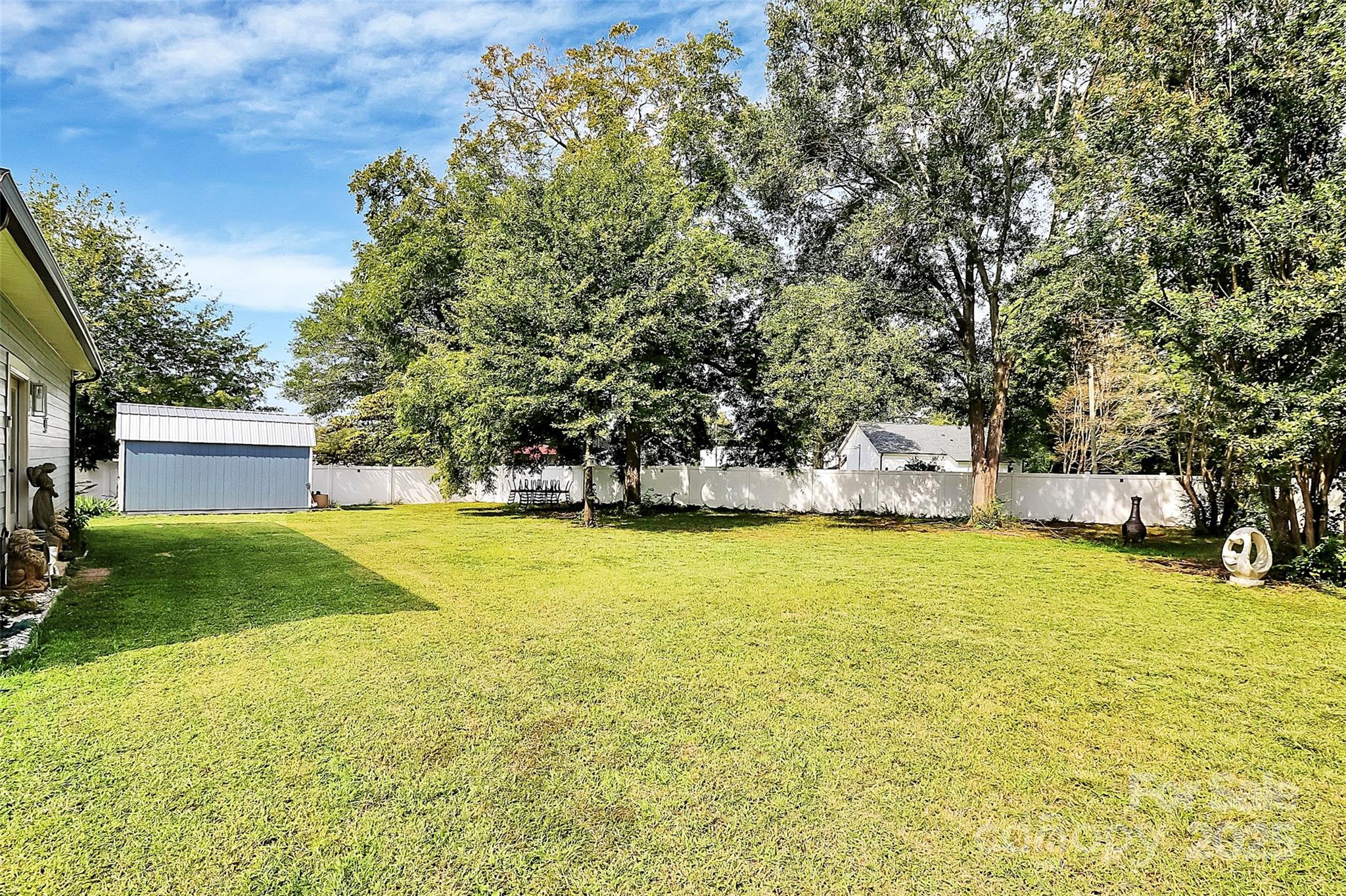 911 Earl Street Property Photo 31