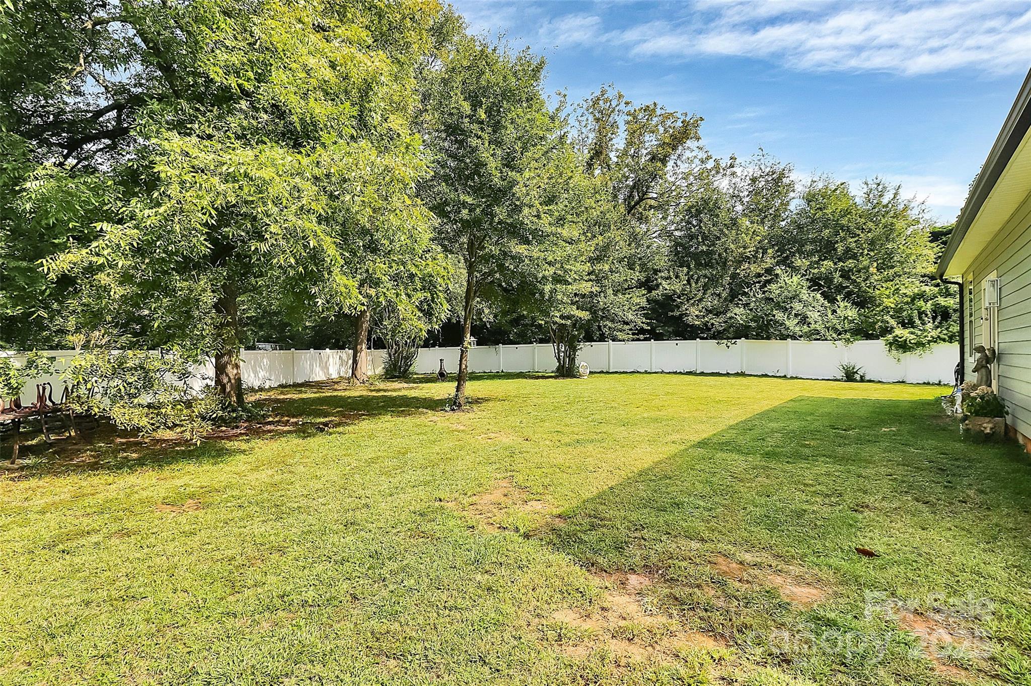 911 Earl Street Property Photo 32