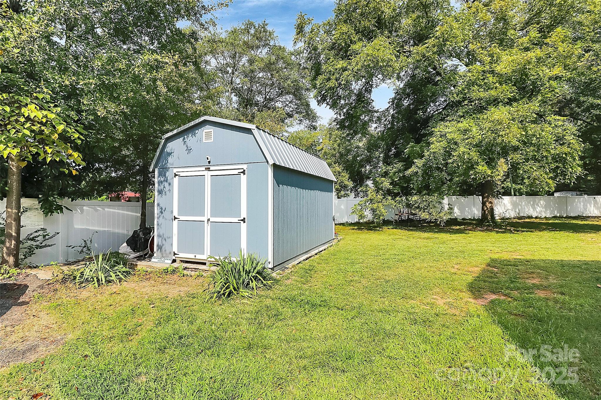 911 Earl Street Property Photo 33