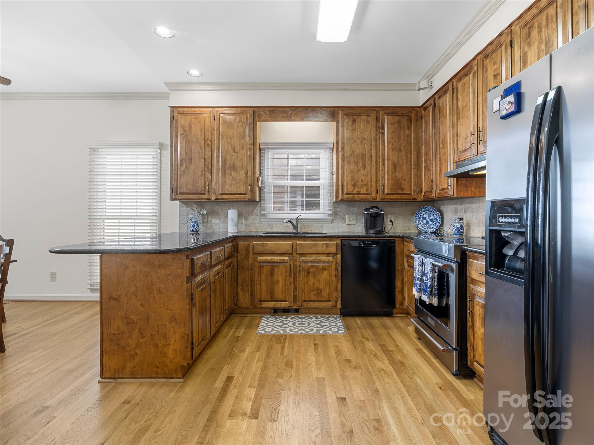 1981 Hamptonwood Road Property Photo 4