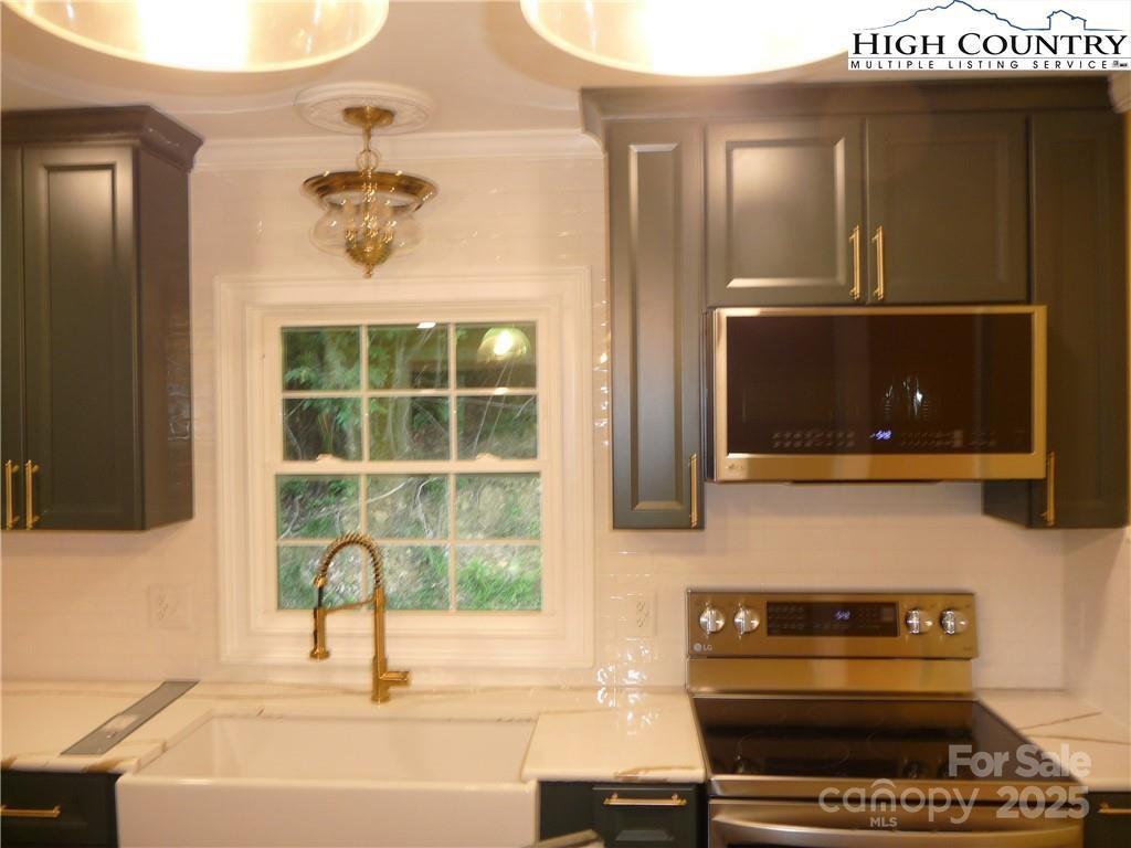 384 New River Heights 12 Property Photo 9
