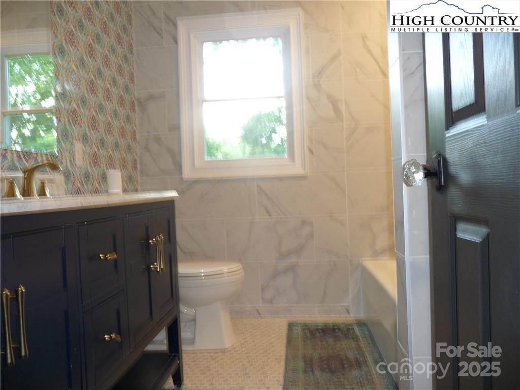 384 New River Heights 12 Property Photo 15