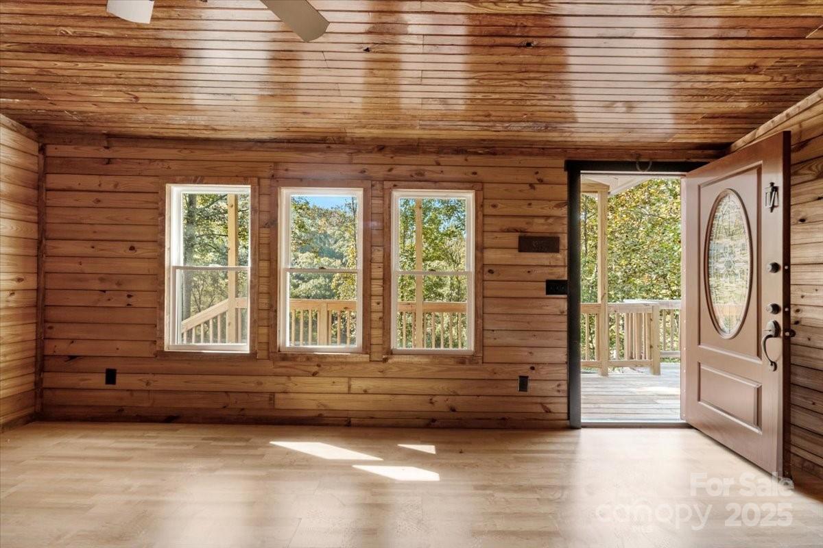 1050 Wyatt Town Road Property Photo 4