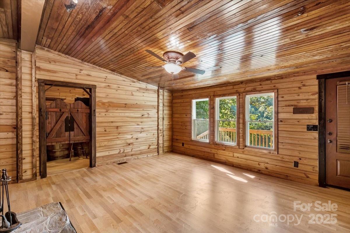 1050 Wyatt Town Road Property Photo 5