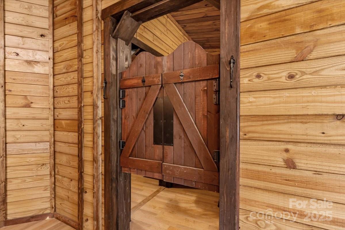 1050 Wyatt Town Road Property Photo 6