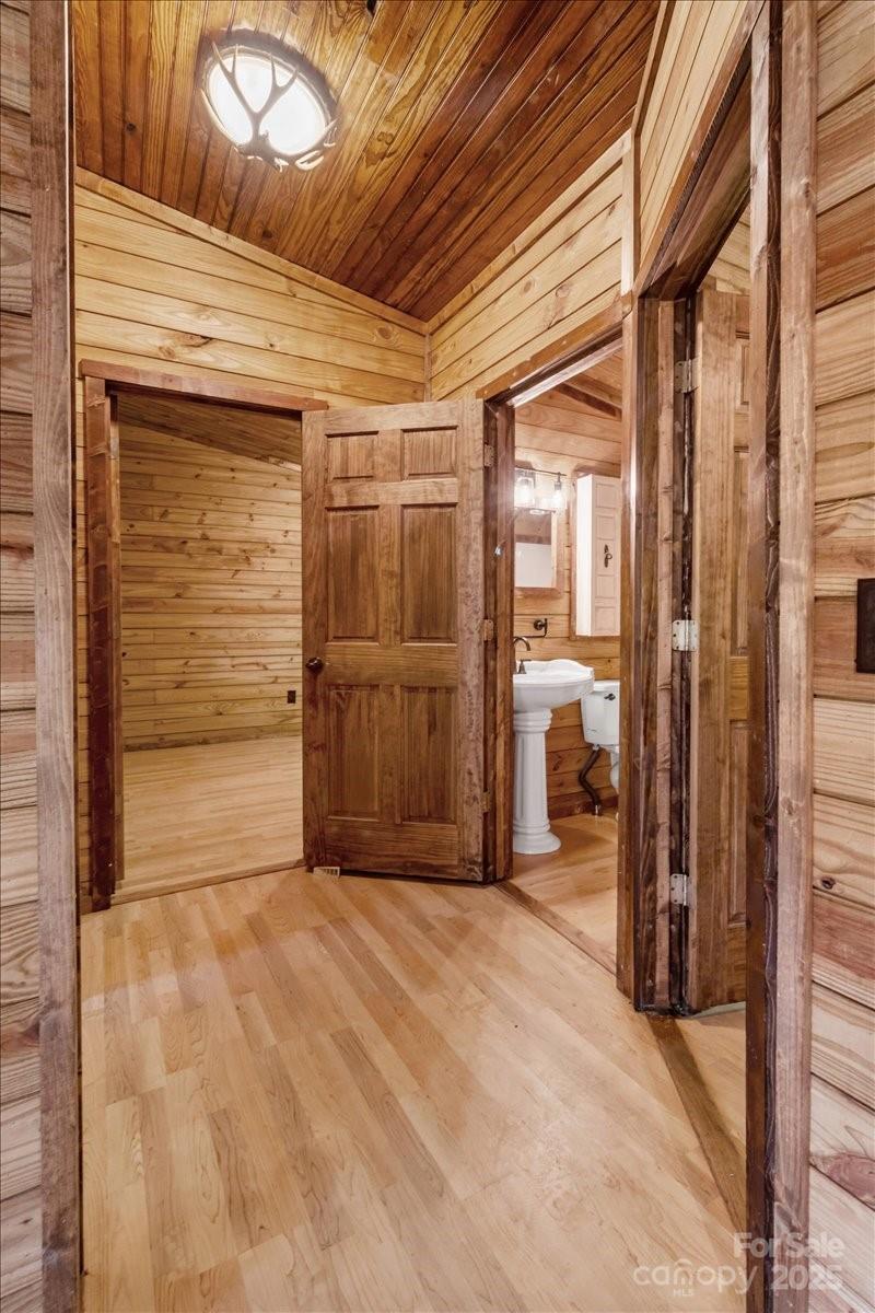 1050 Wyatt Town Road Property Photo 15