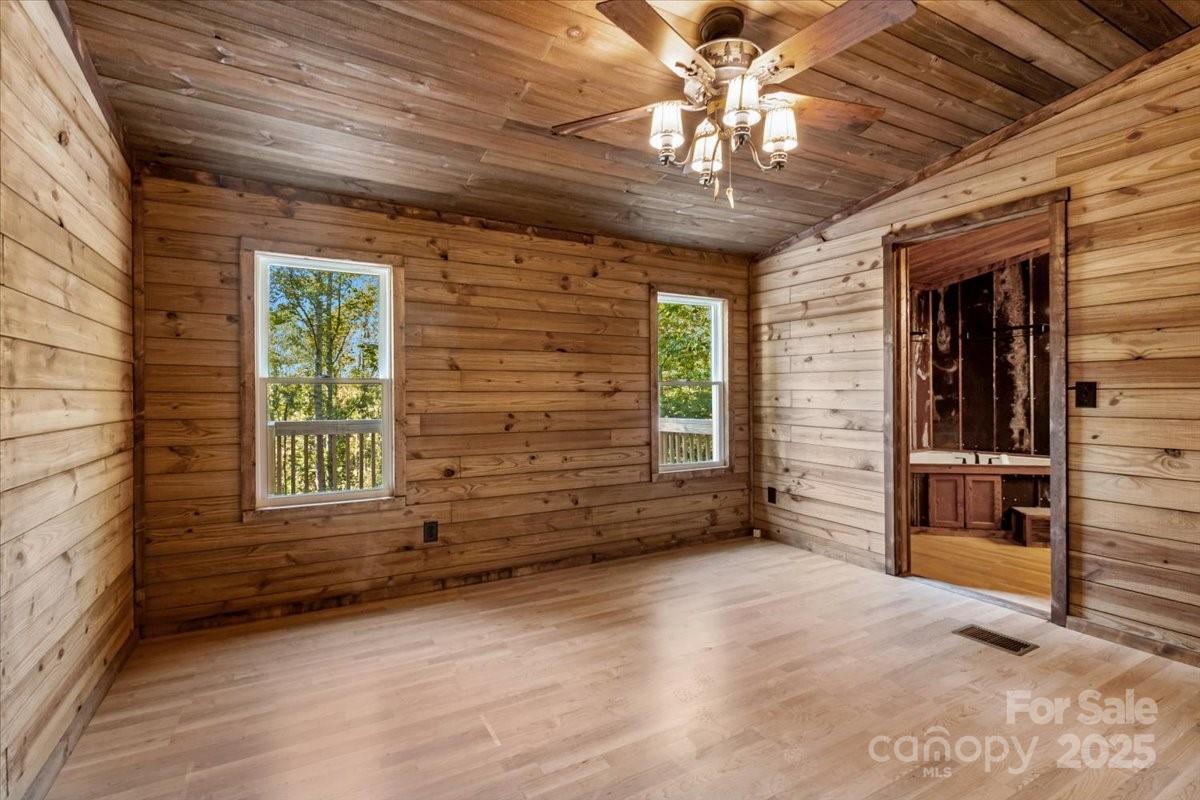 1050 Wyatt Town Road Property Photo 16