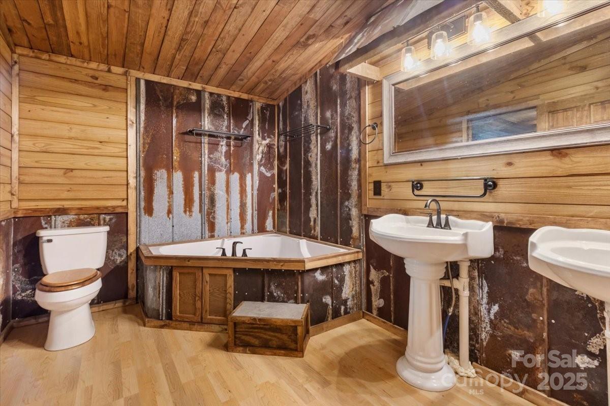 1050 Wyatt Town Road Property Photo 21