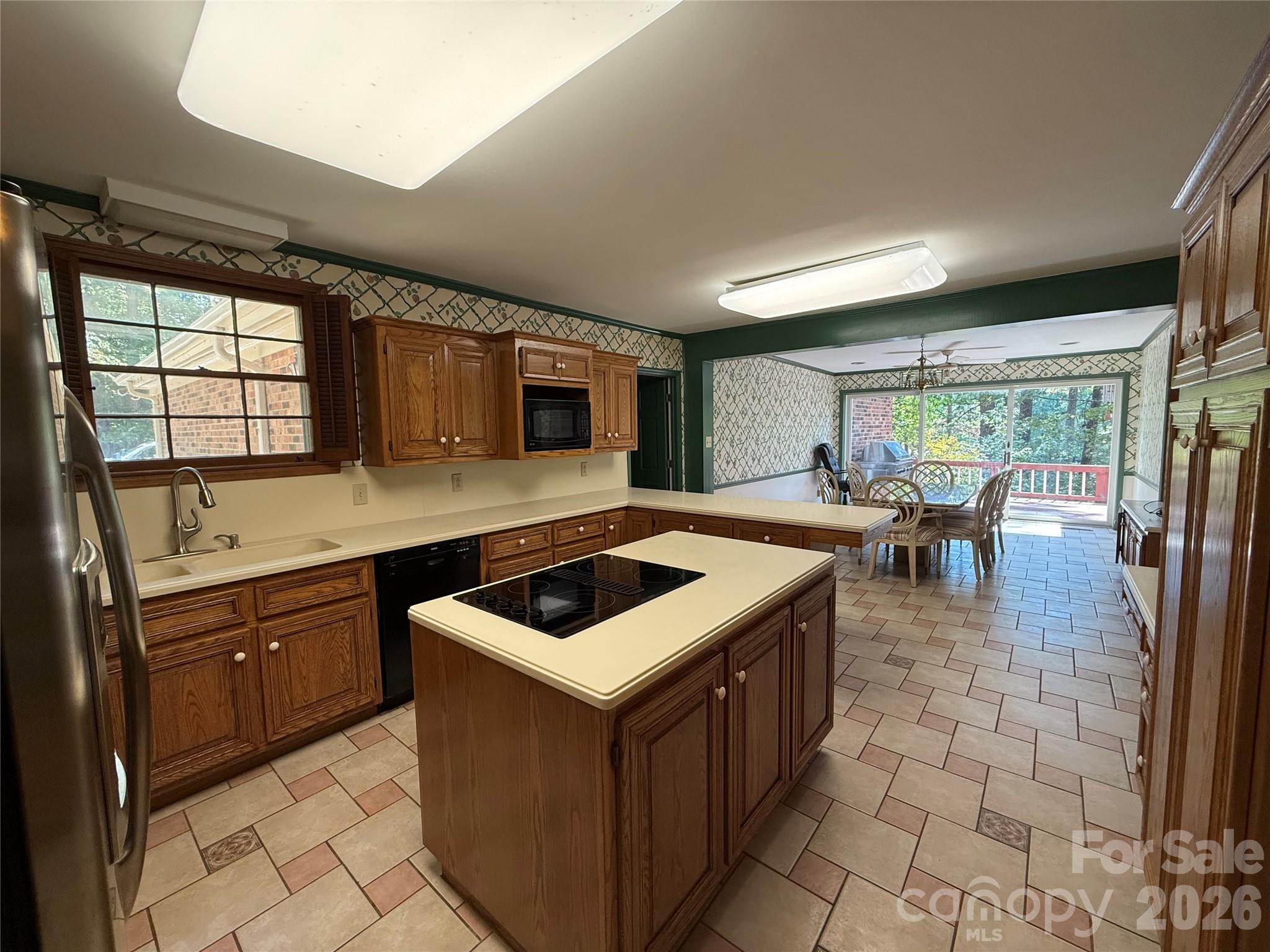 1437 Westmoreland Drive Property Photo 8