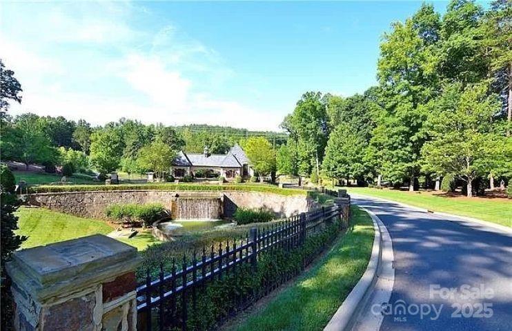 3213 Lake Pointe Drive Property Photo 2