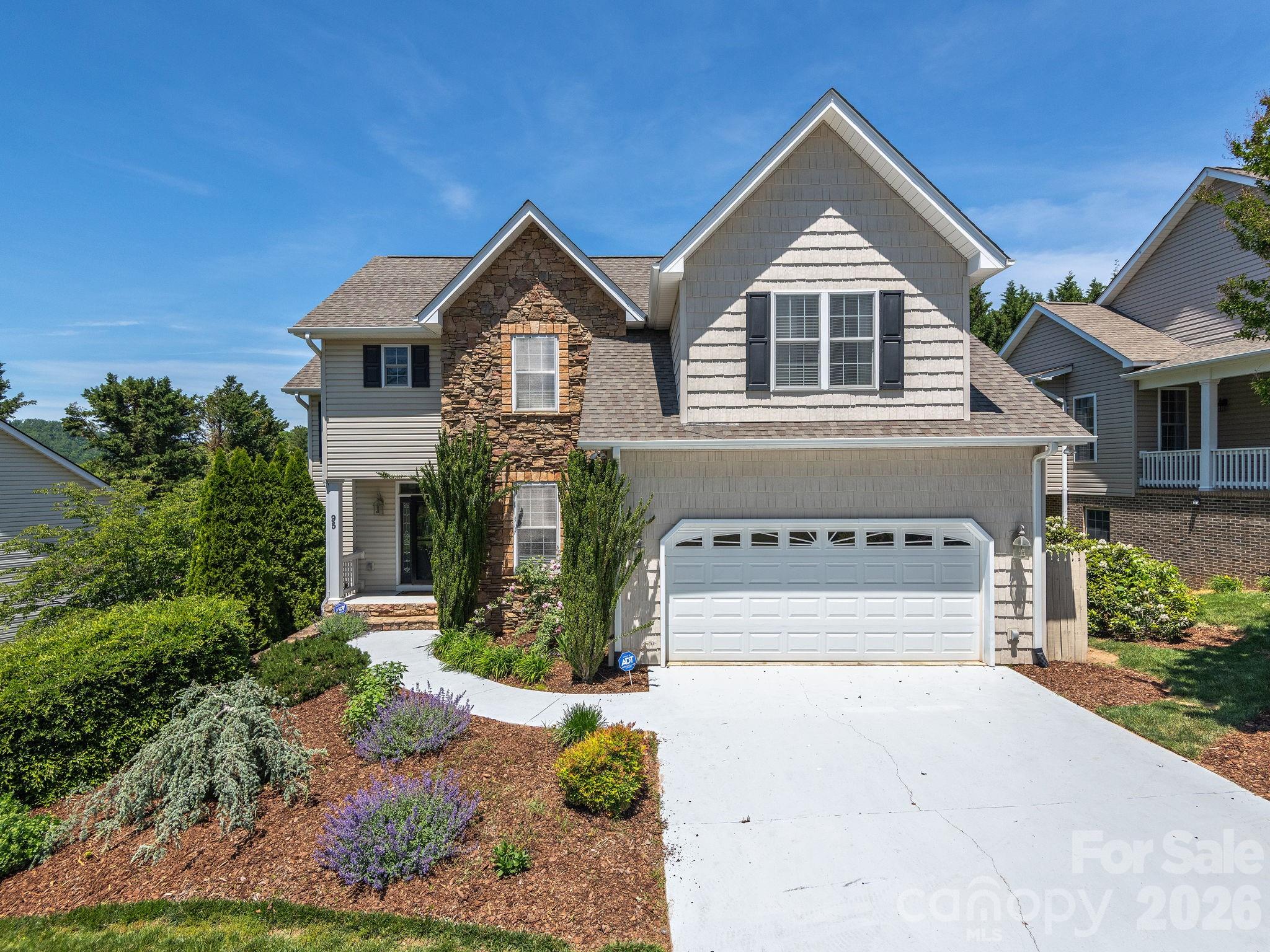 95 Driftstone Circle Property Photo 2