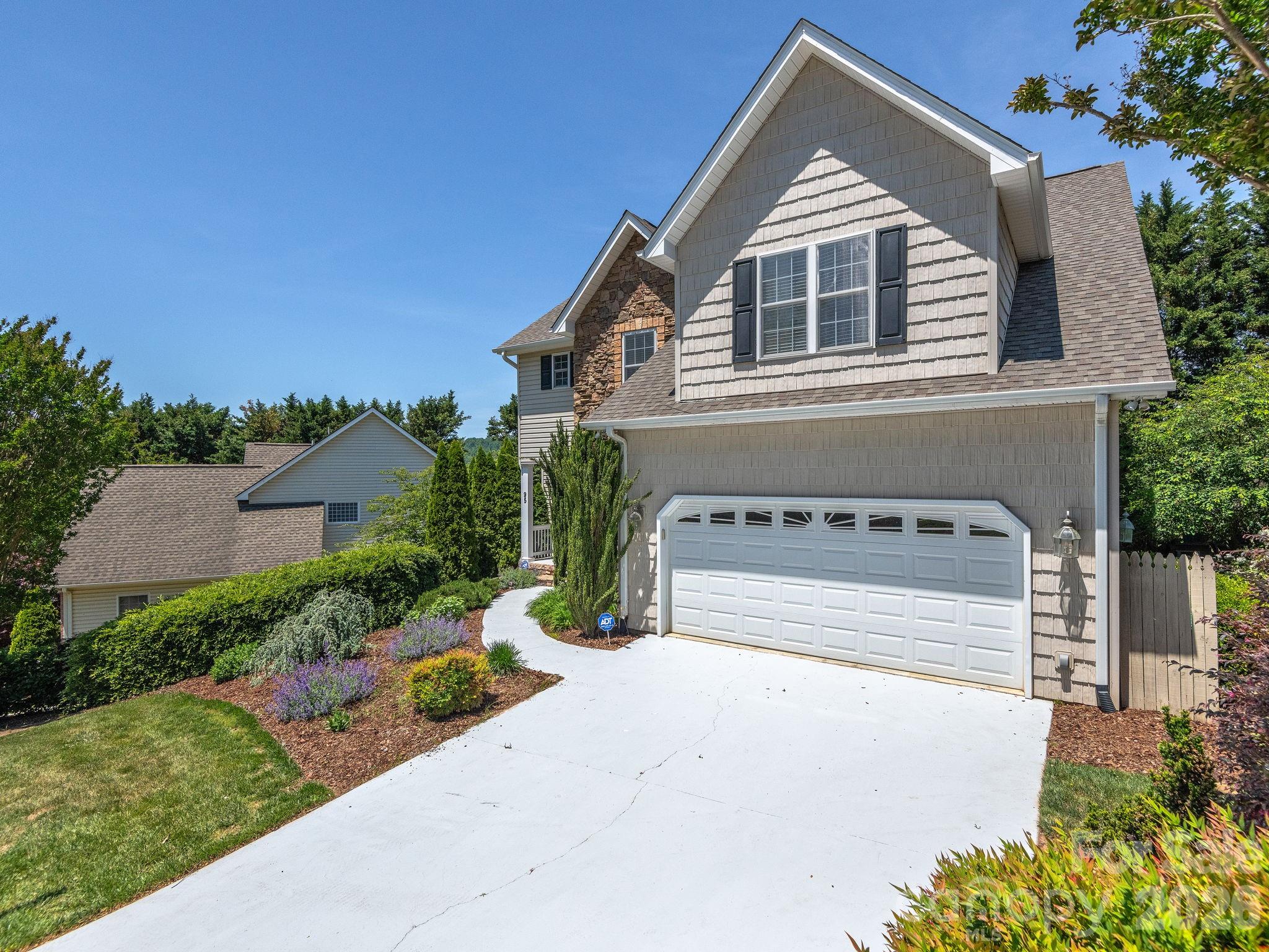 95 Driftstone Circle Property Photo 3